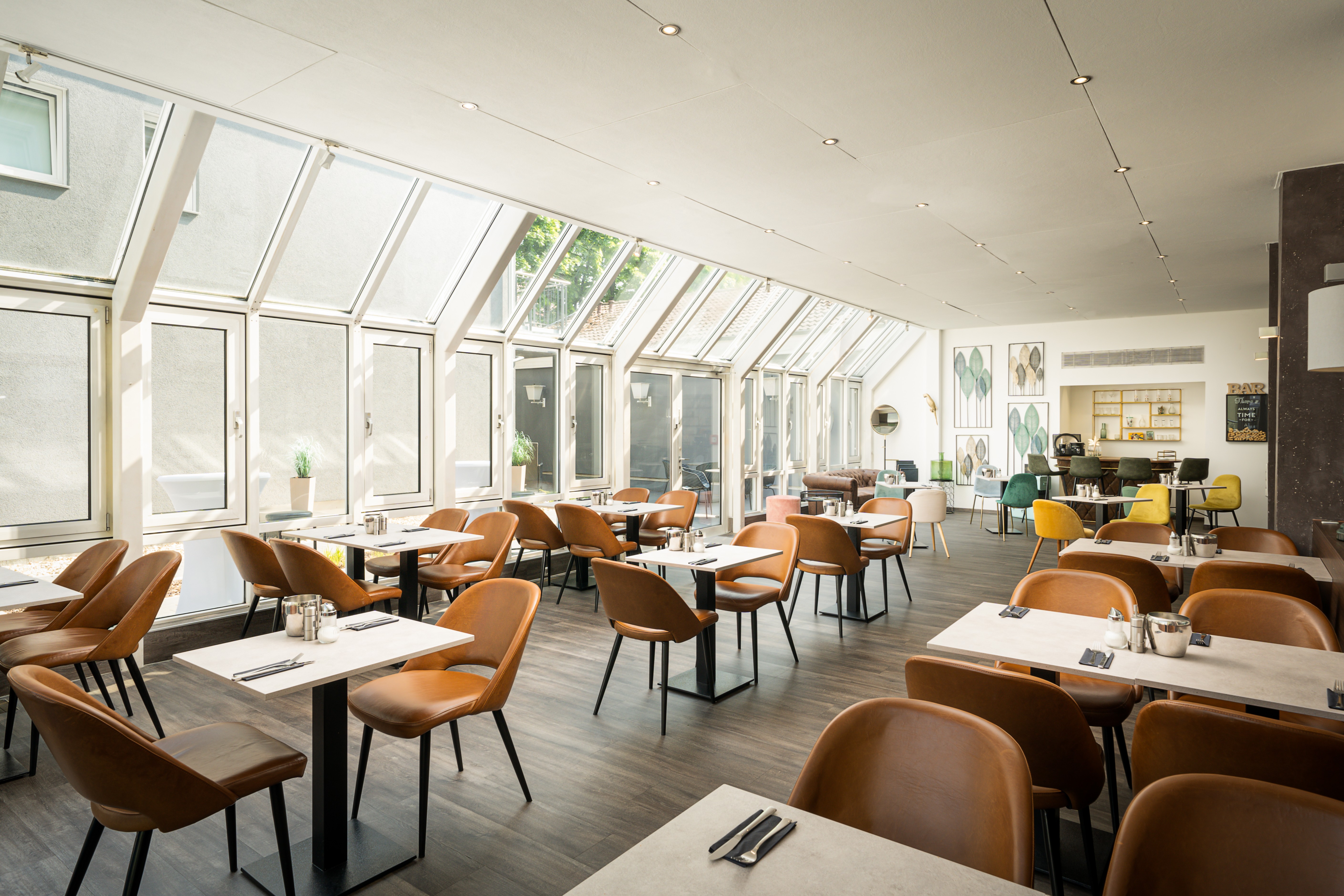 Arthotel ANA Eden Karlsruhe, Trademark Collection by Wyndham restaurant breakfast area with seating in Karlsruhe, Other than US/Canada