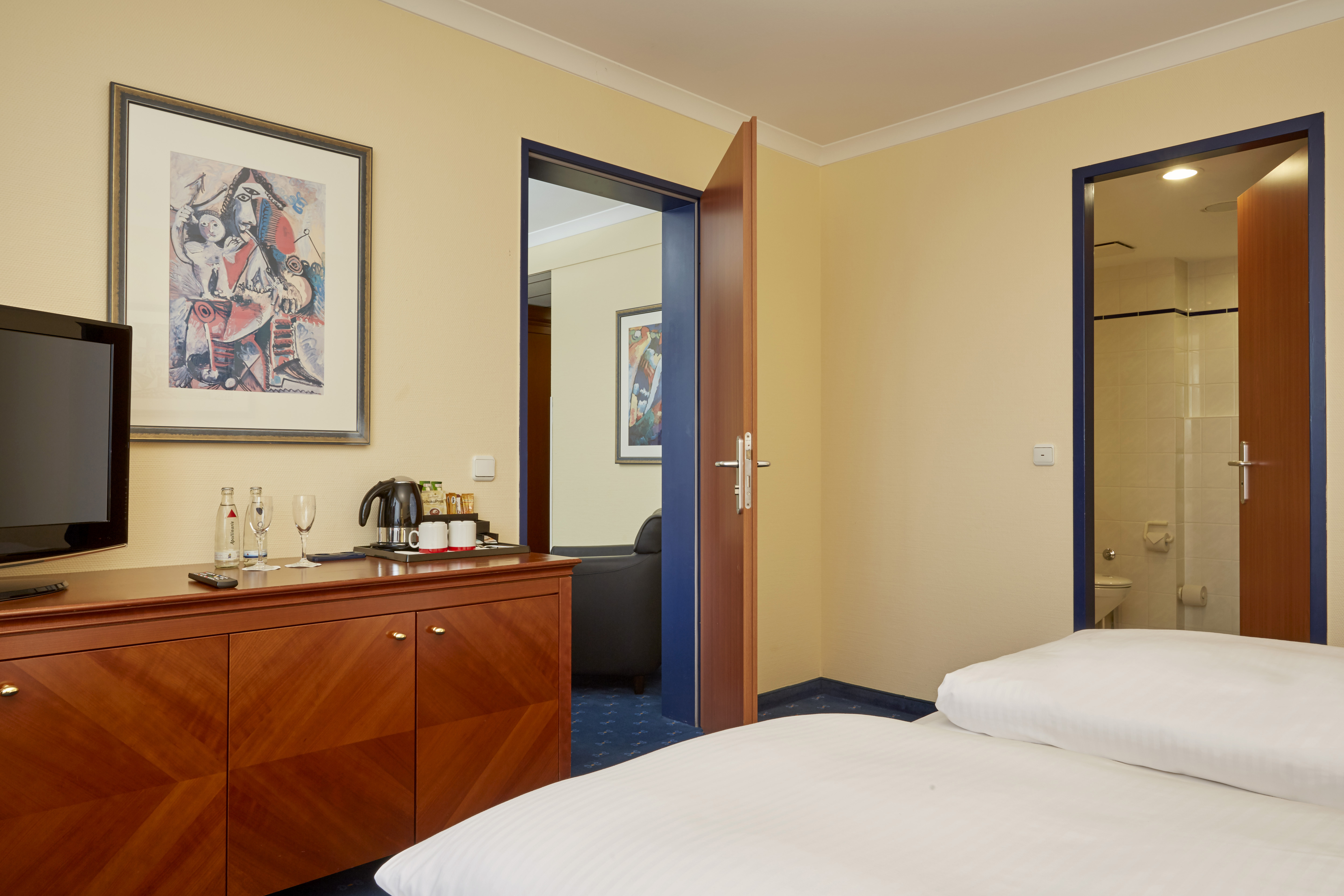 H4 Hotel Kassel suite in Kassel, Other than US/Canada