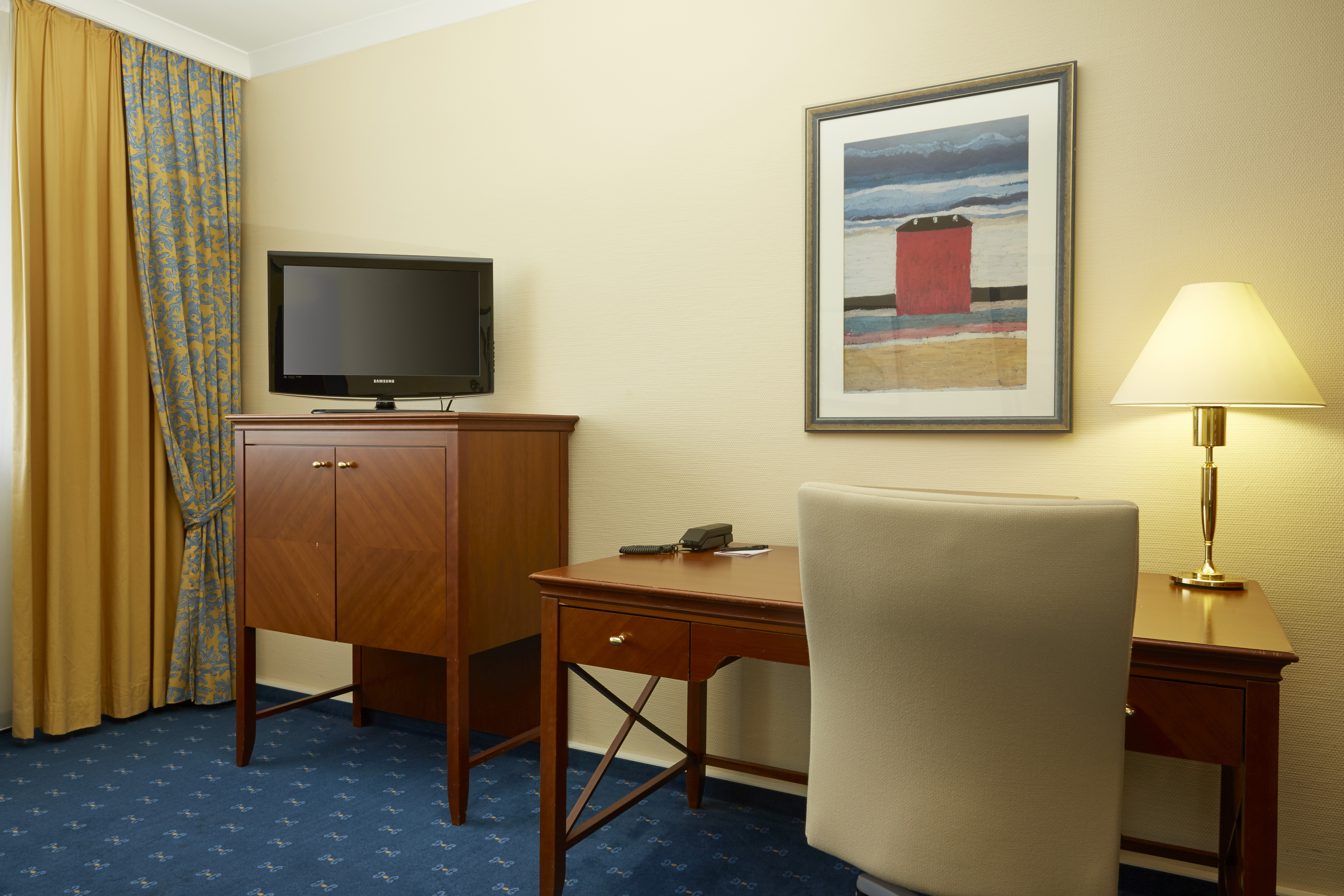 H4 Hotel Kassel suite in Kassel, Other than US/Canada