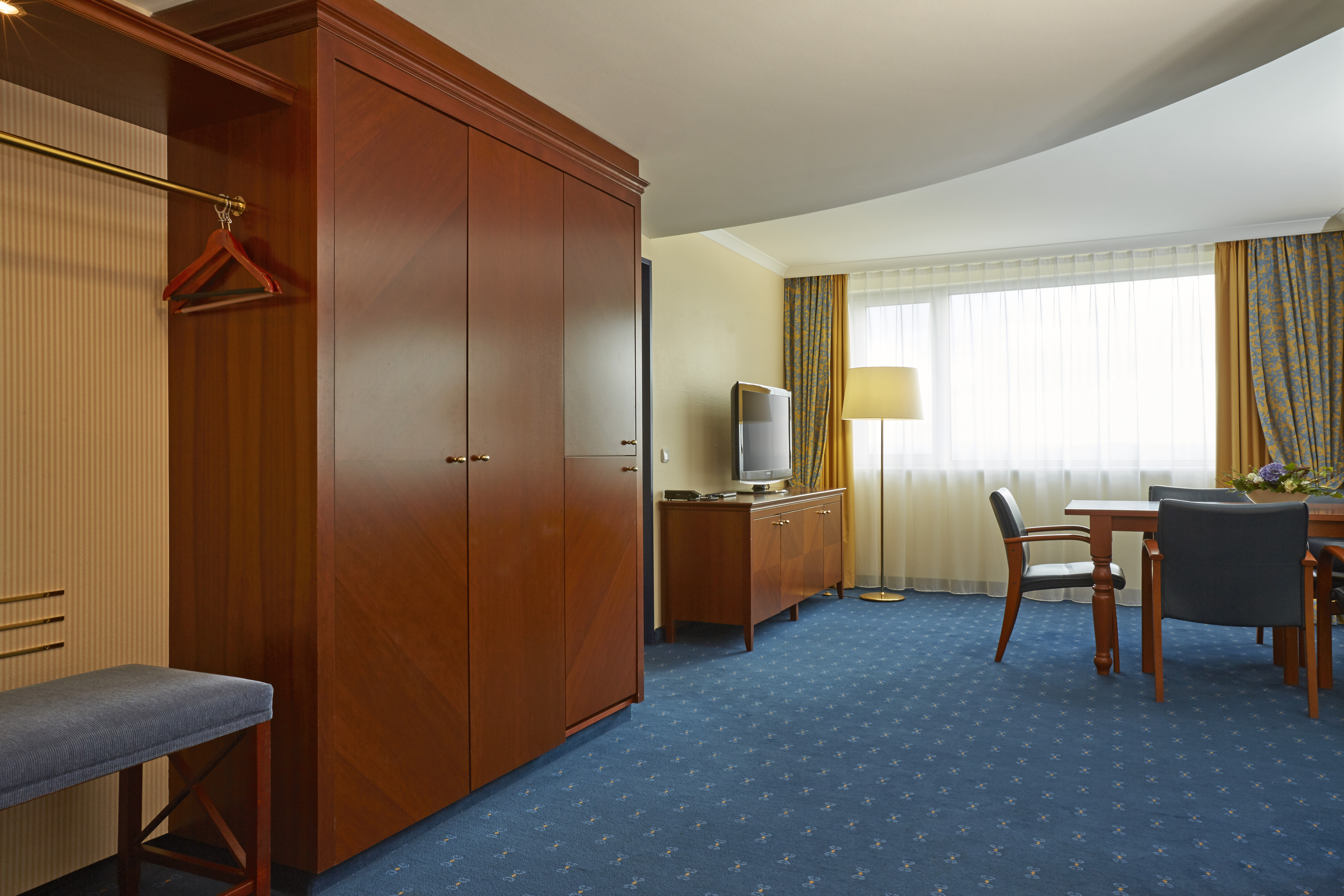 H4 Hotel Kassel suite in Kassel, Other than US/Canada