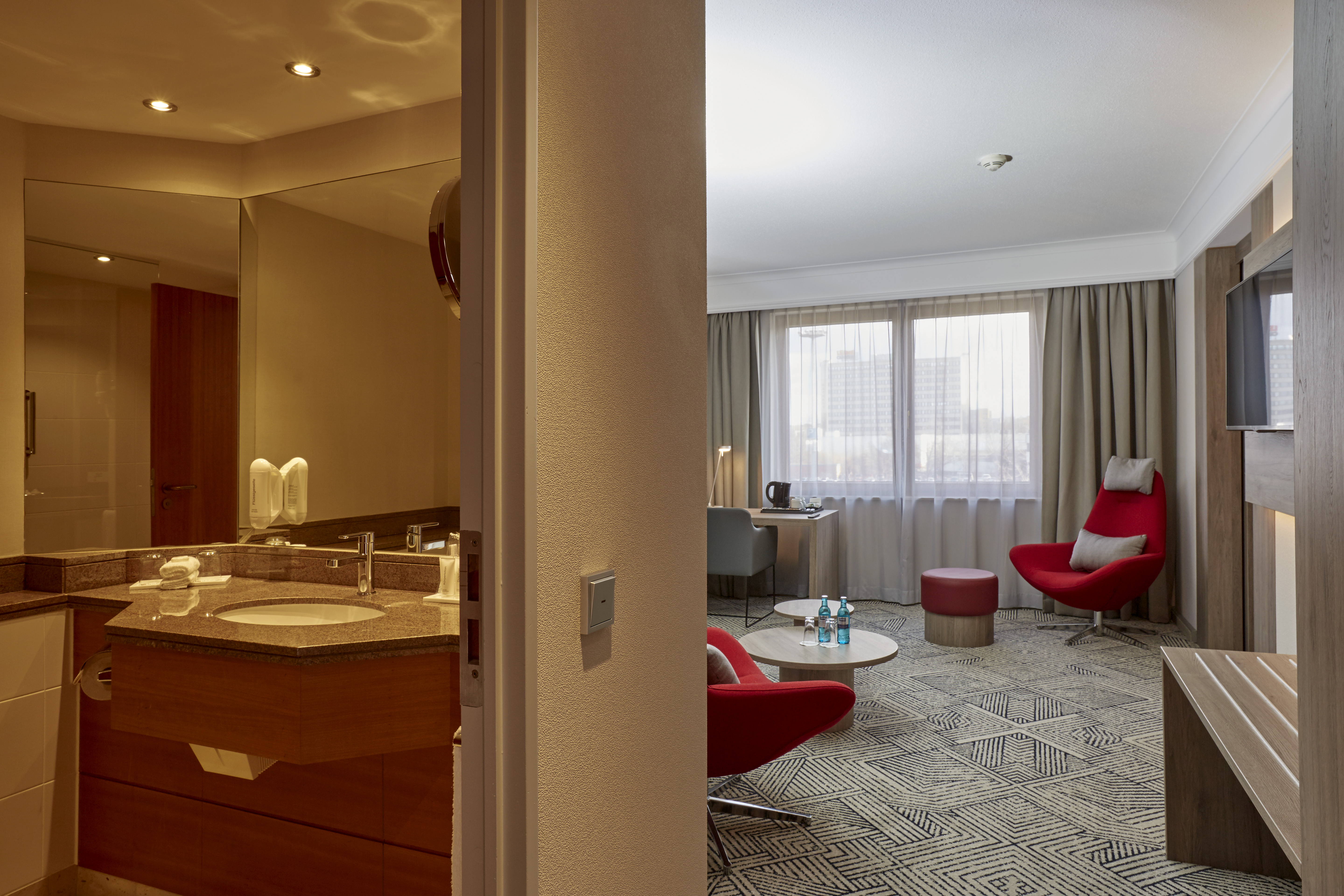 Guest room at the H4 Hotel Hannover Messe in Laatzen, Other than US/Canada