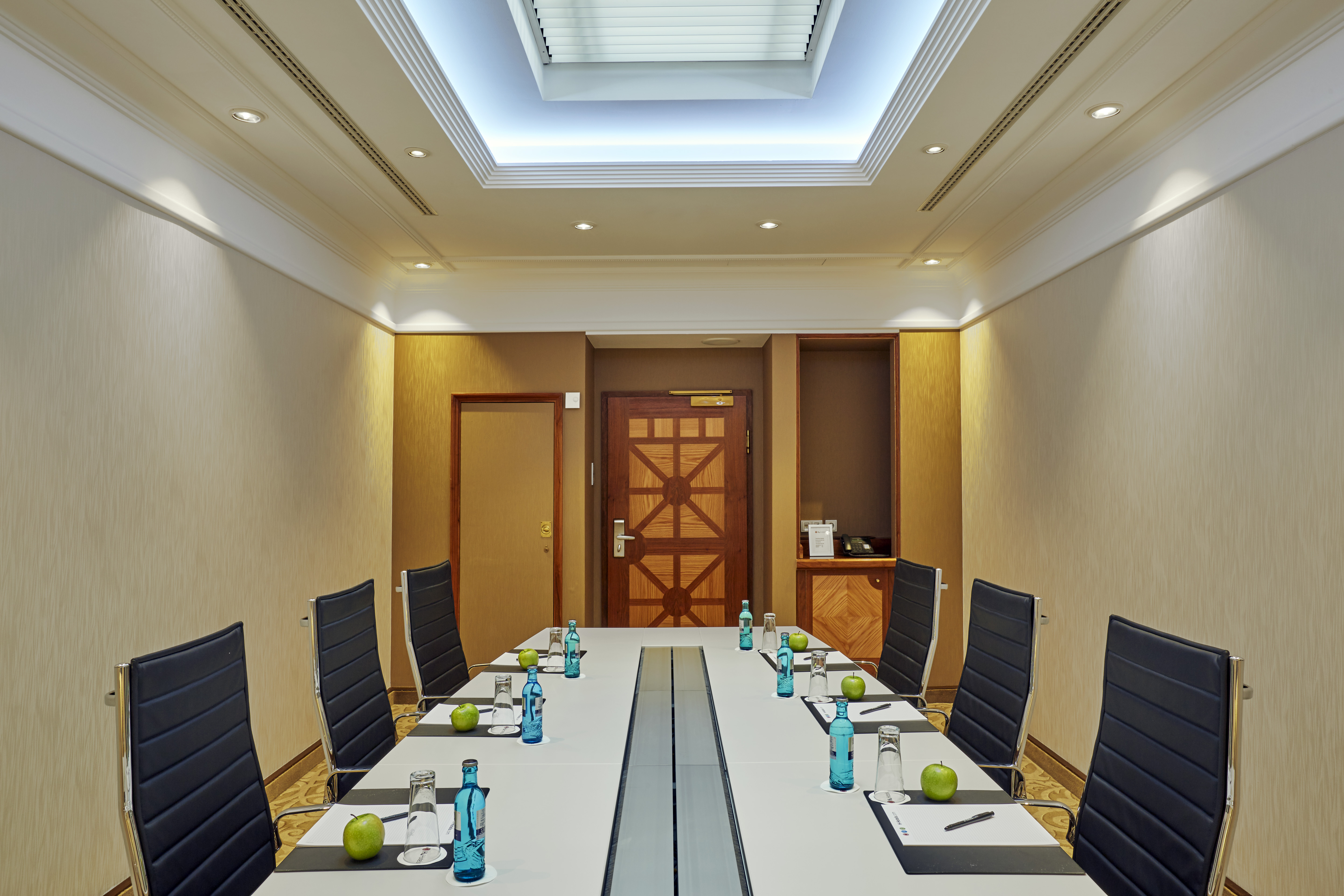 Meeting room at H4 Hotel Hannover Messe in Laatzen, Other than US/Canada