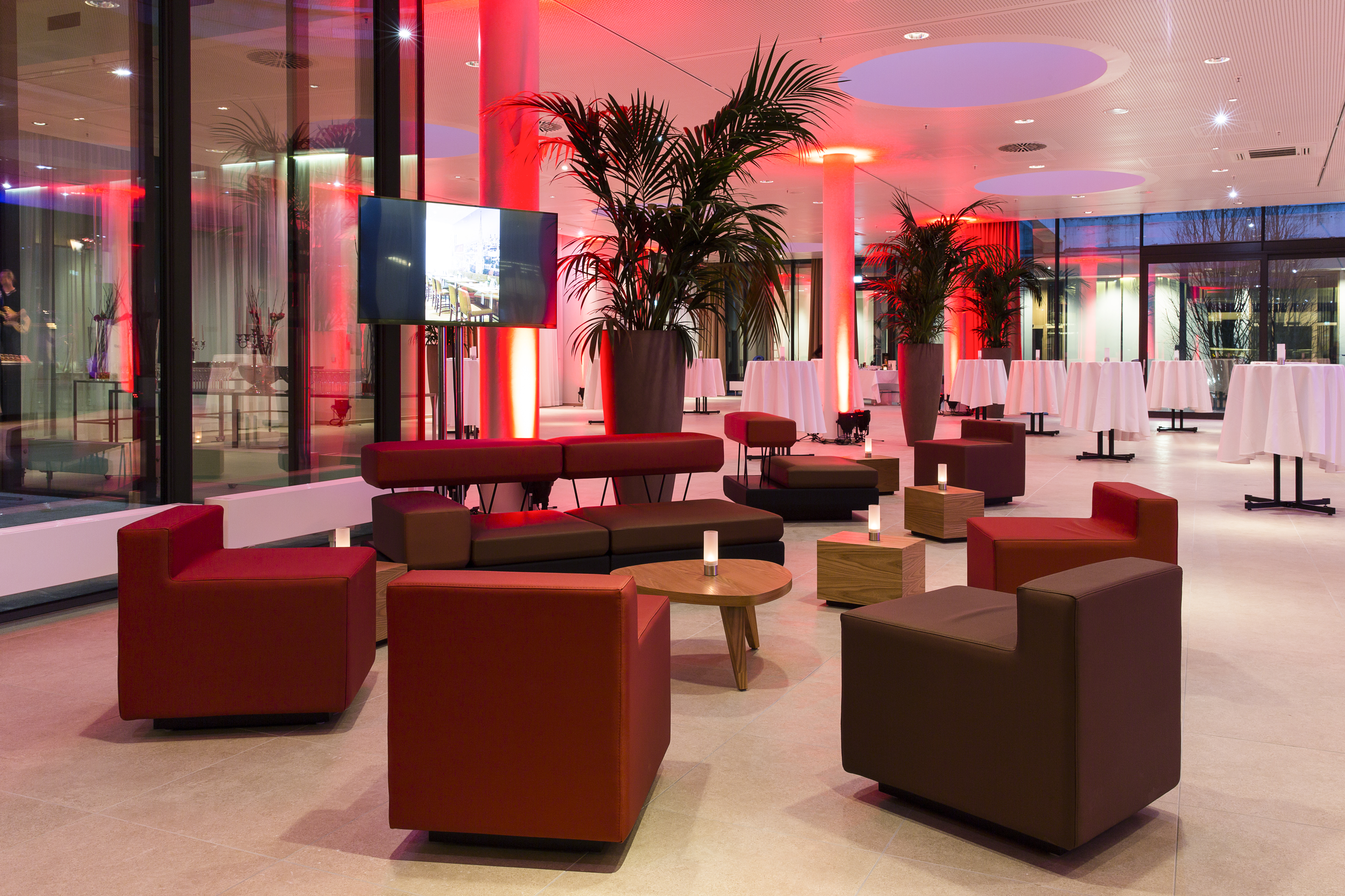 Meeting room banquet rounds at H4 Hotel Munchen Messe in Munich, Other than US/Canada