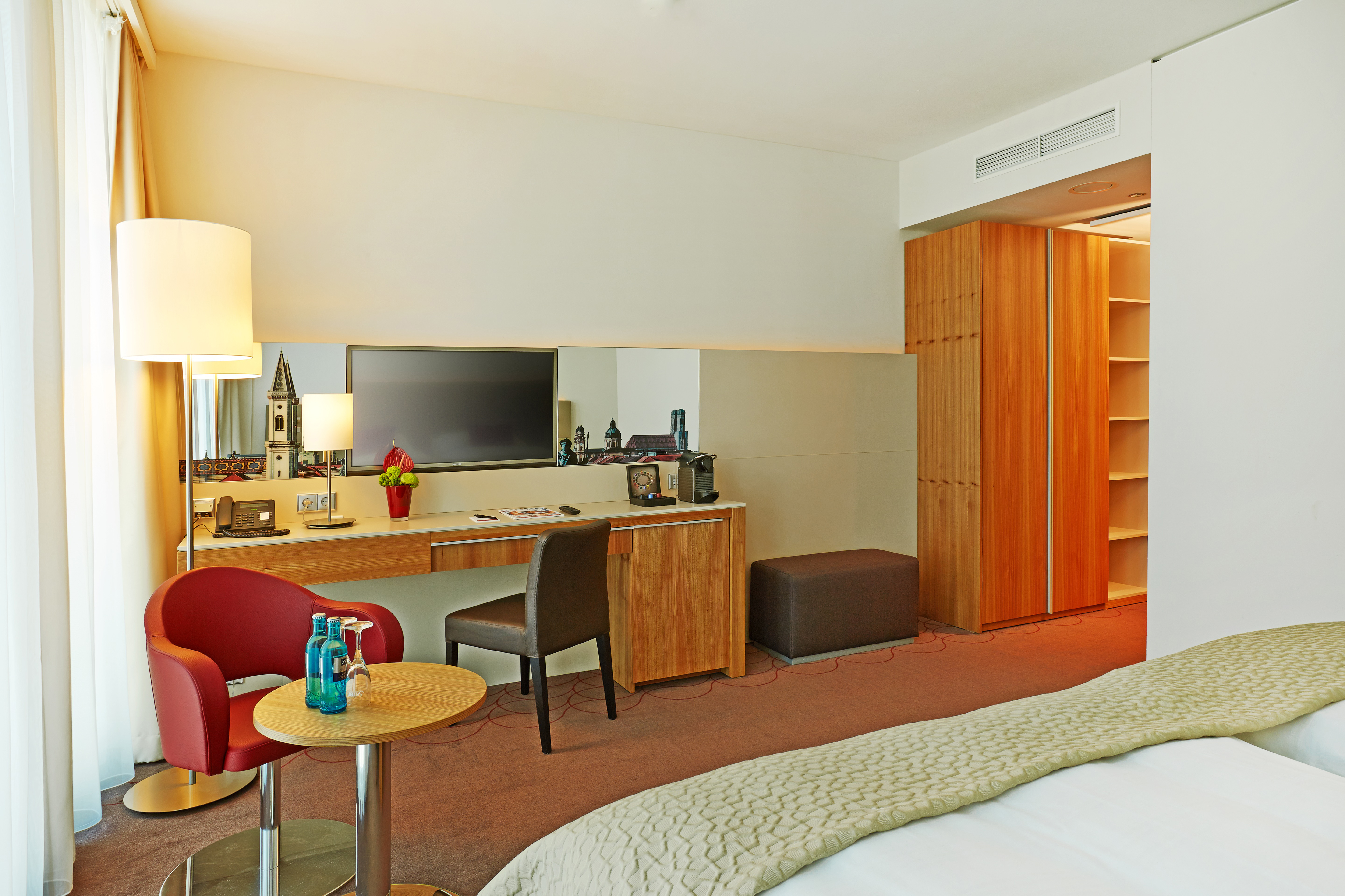 Guest room at the H4 Hotel Munchen Messe in Munich, Other than US/Canada