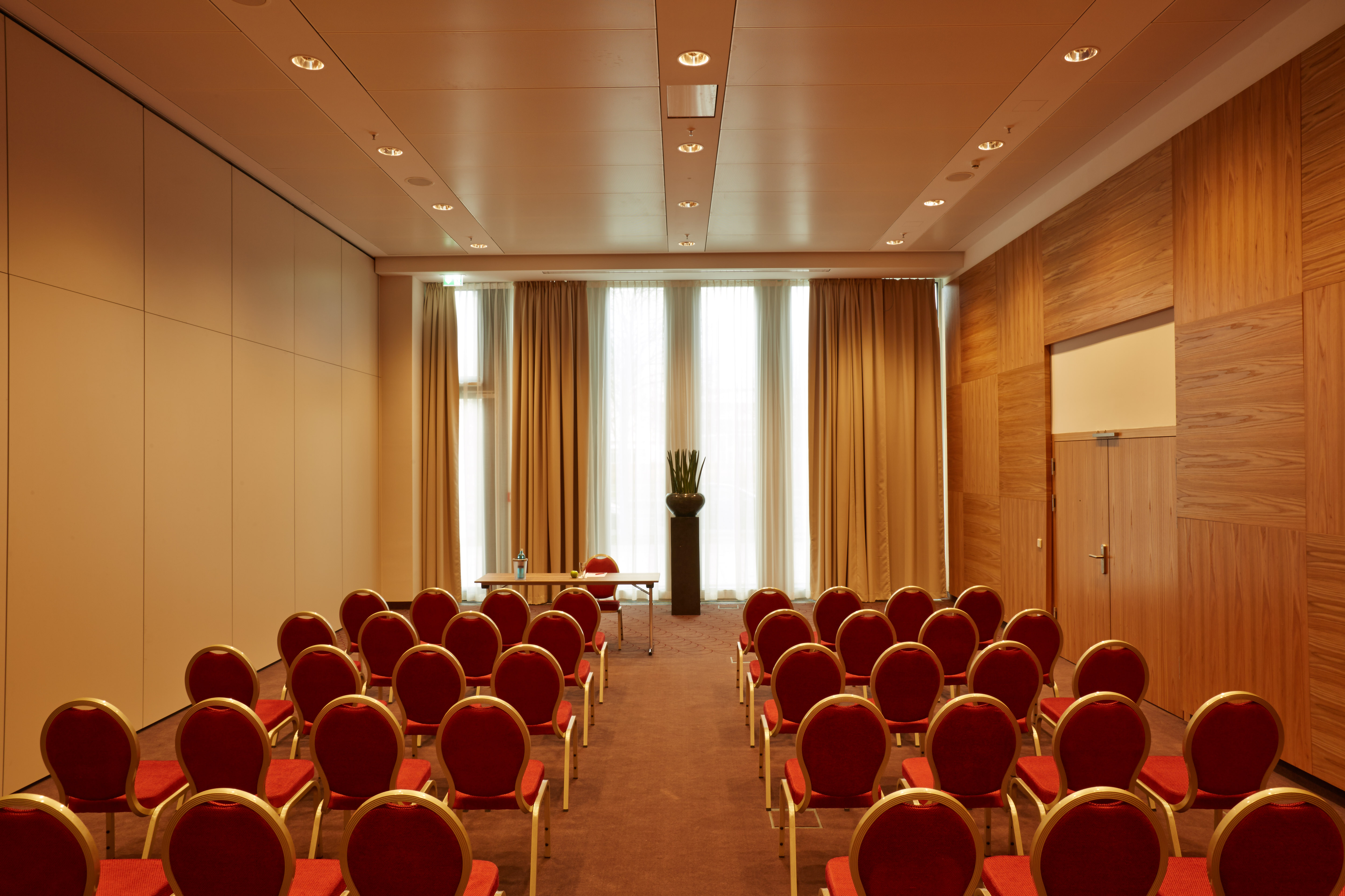 Meeting room at H4 Hotel Munchen Messe in Munich, Other than US/Canada