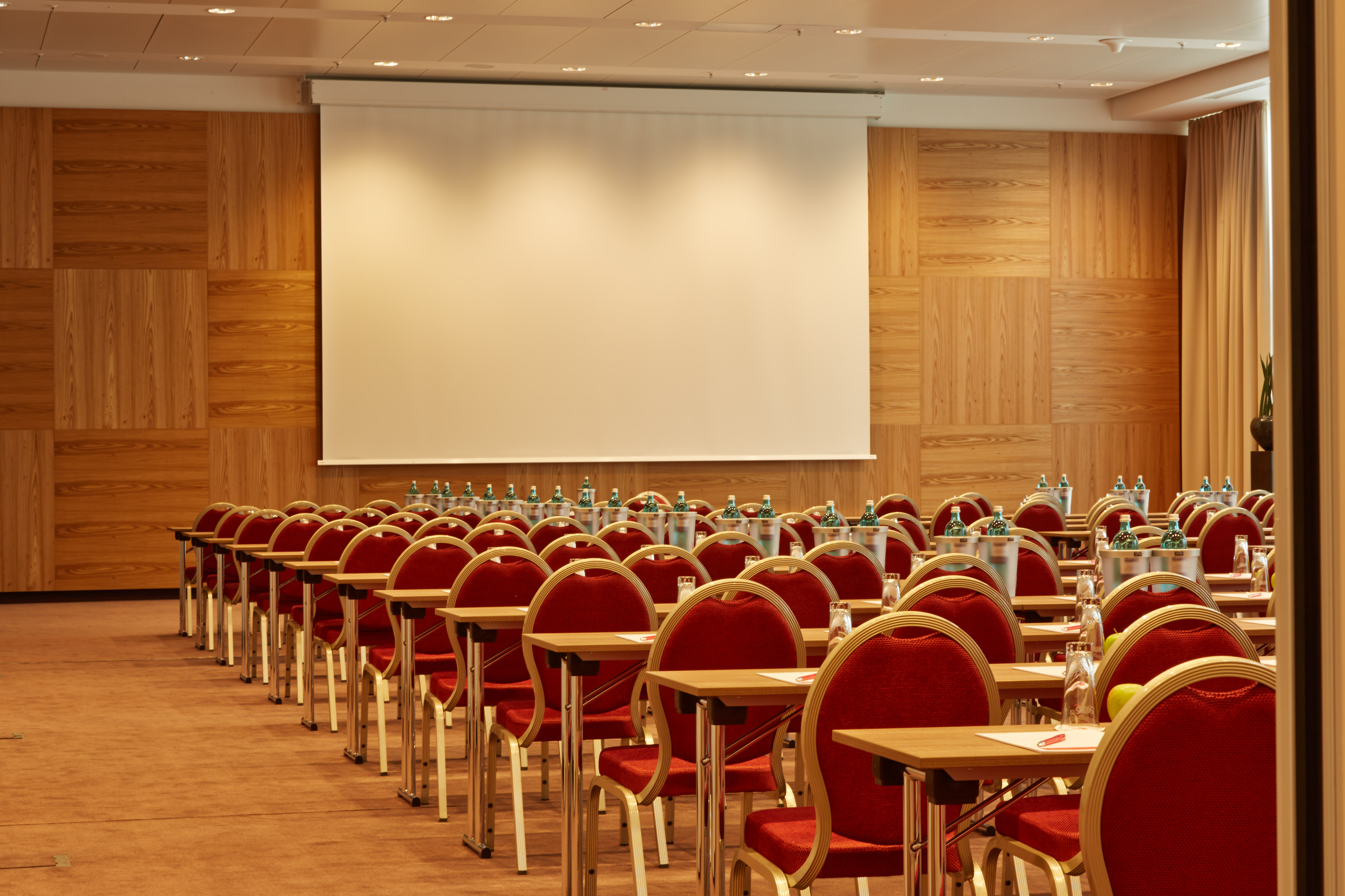 Meeting room at H4 Hotel Munchen Messe in Munich, Other than US/Canada