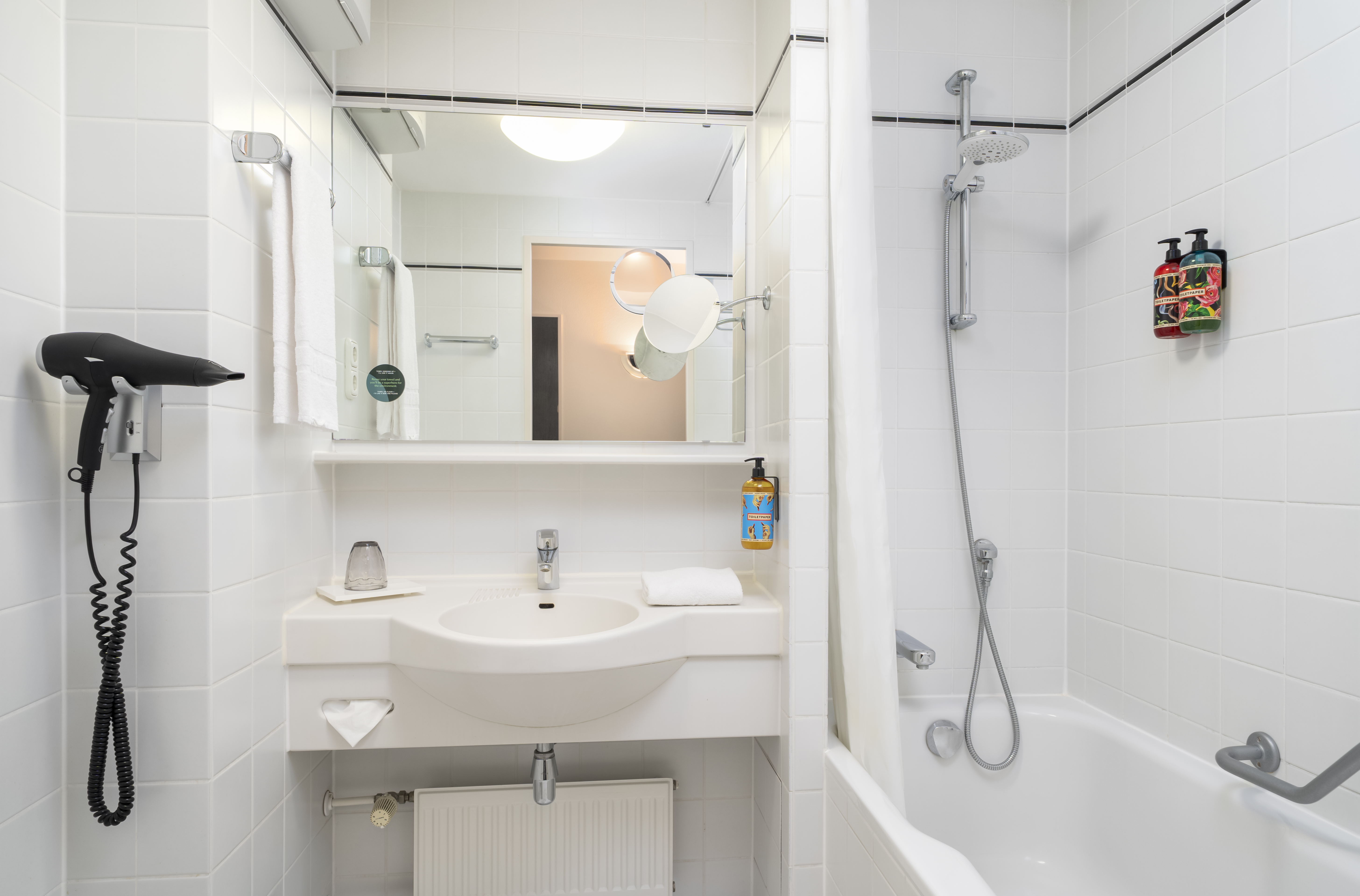 Guest room bath at the elaya hotel noerdlingen, Trademark by Wyndham in Noerdlingen, Other than US/Canada