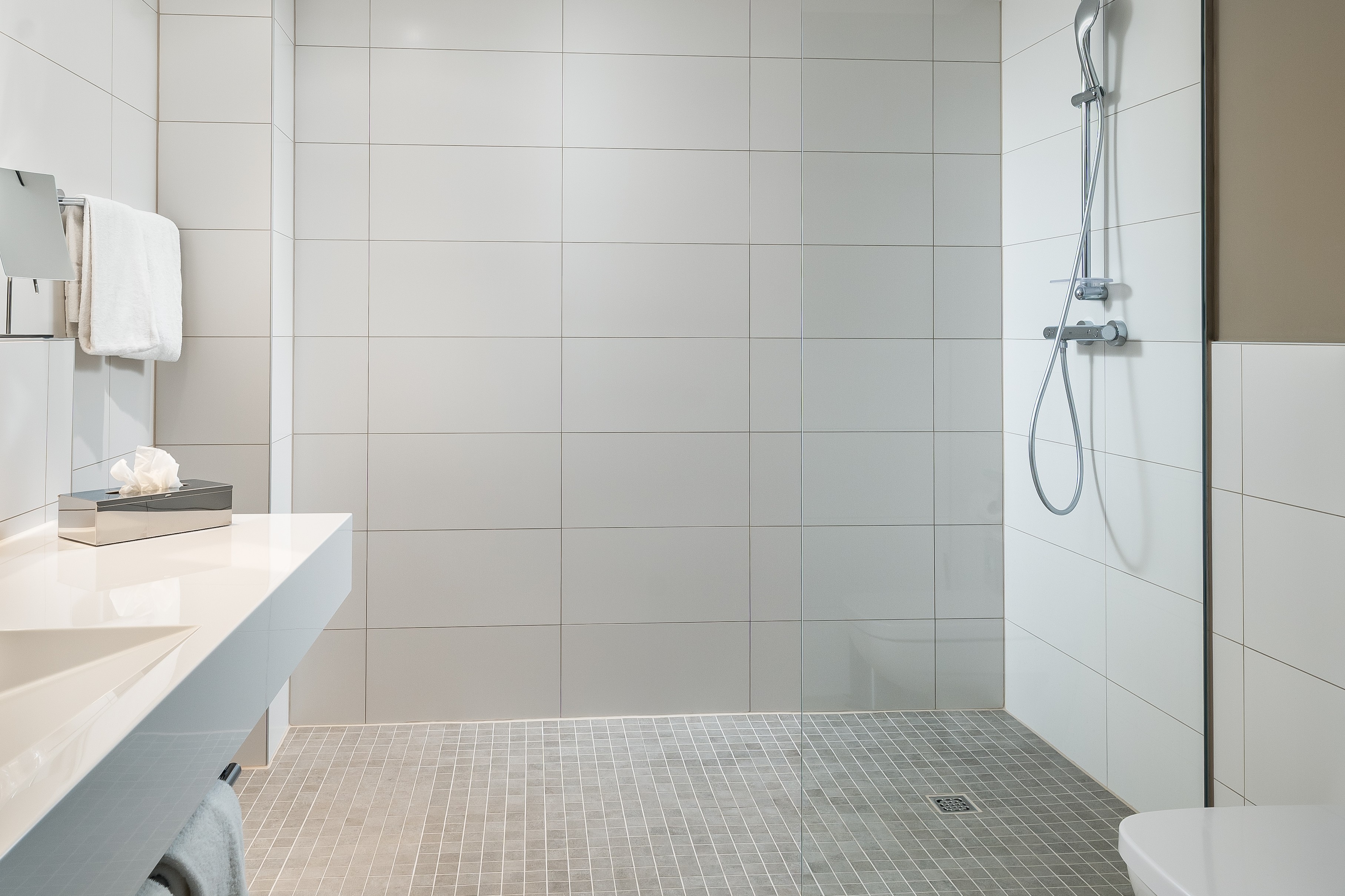 Guest room bath at the elaya hotel oberhausen, Trademark by Wyndham in Oberhausen, Other than US/Canada