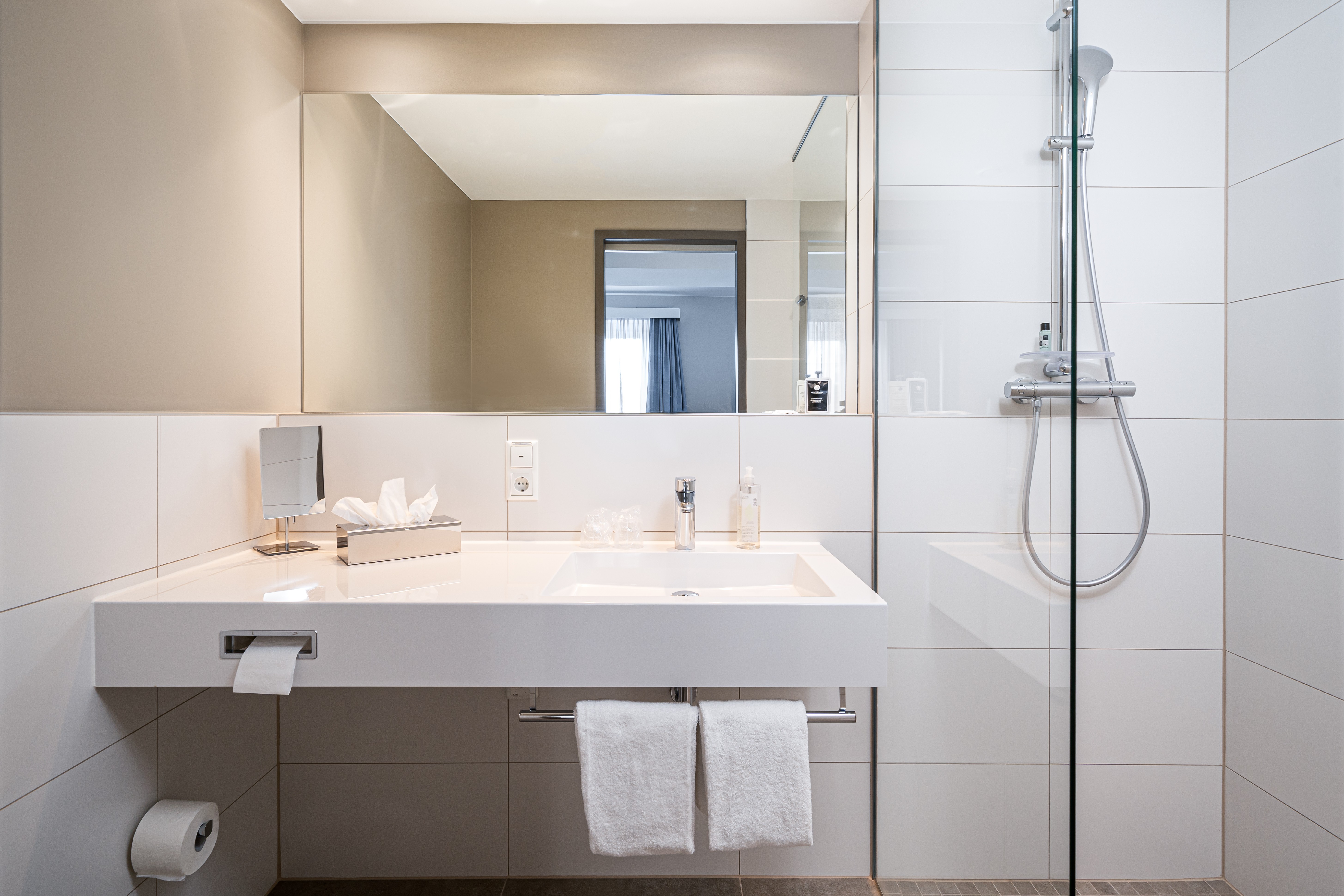 Guest room bath at the elaya hotel oberhausen, Trademark by Wyndham in Oberhausen, Other than US/Canada