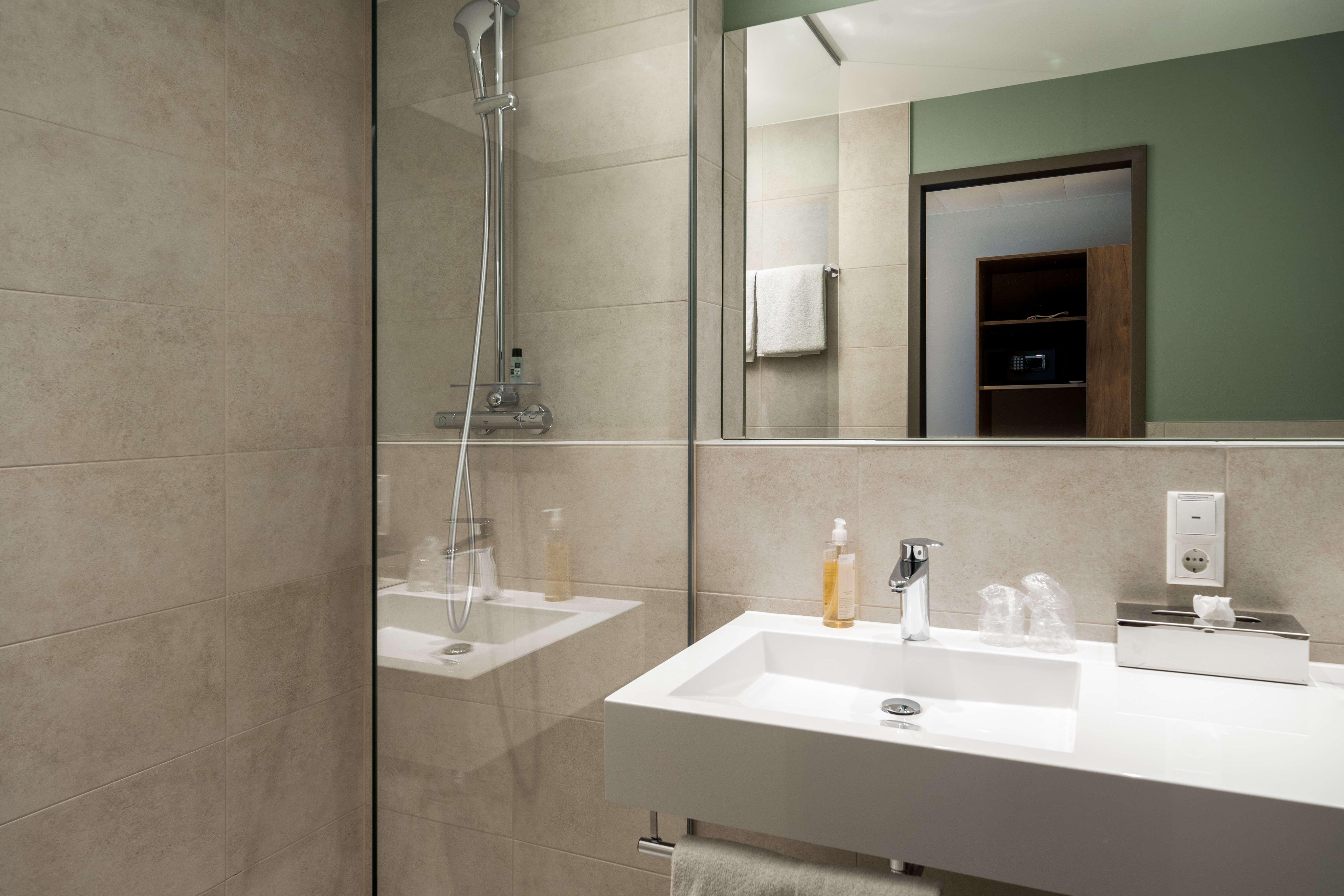Guest room bath at the elaya hotel oberhausen, Trademark by Wyndham in Oberhausen, Other than US/Canada