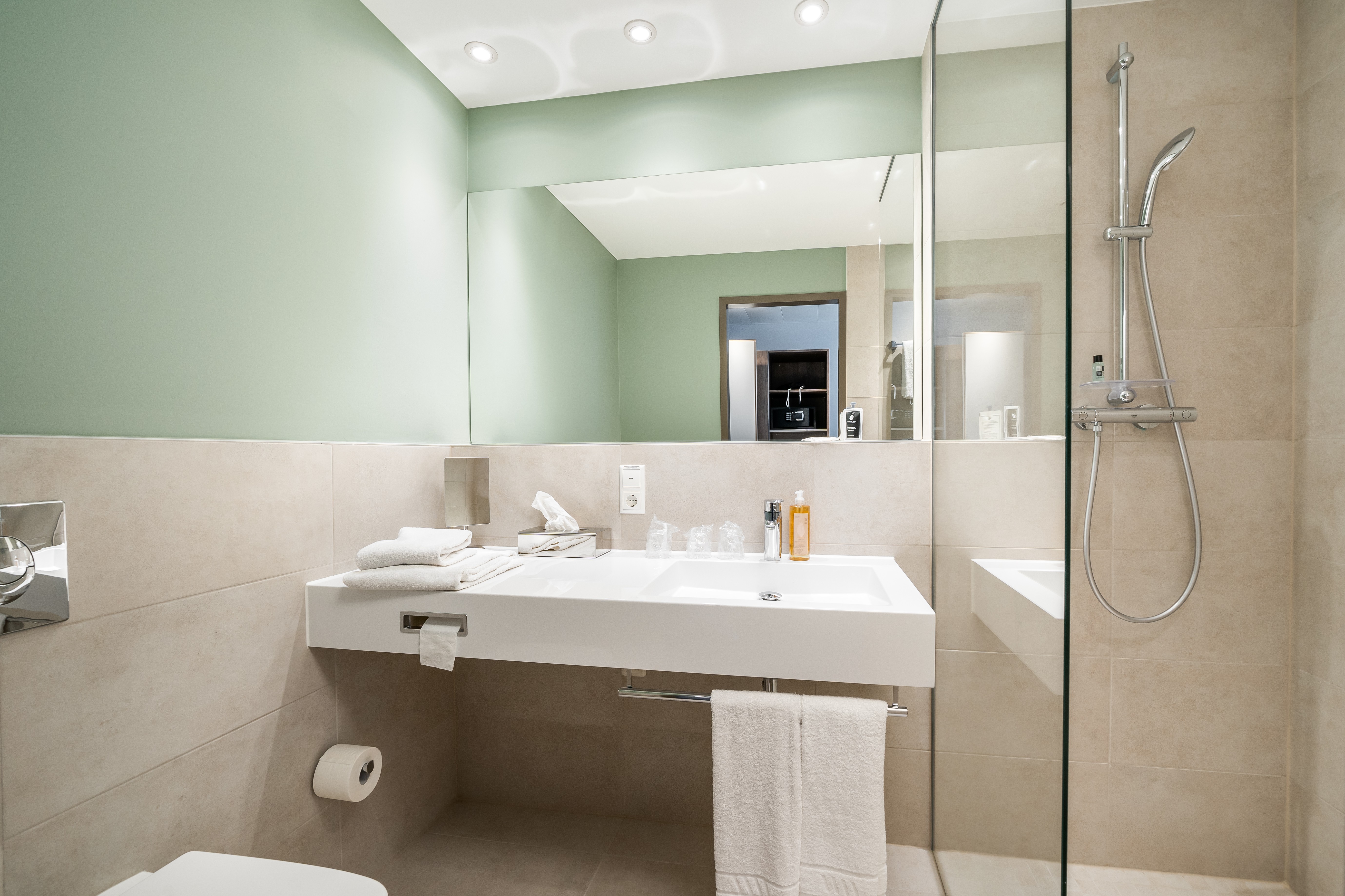 Guest room bath at the elaya hotel oberhausen, Trademark by Wyndham in Oberhausen, Other than US/Canada