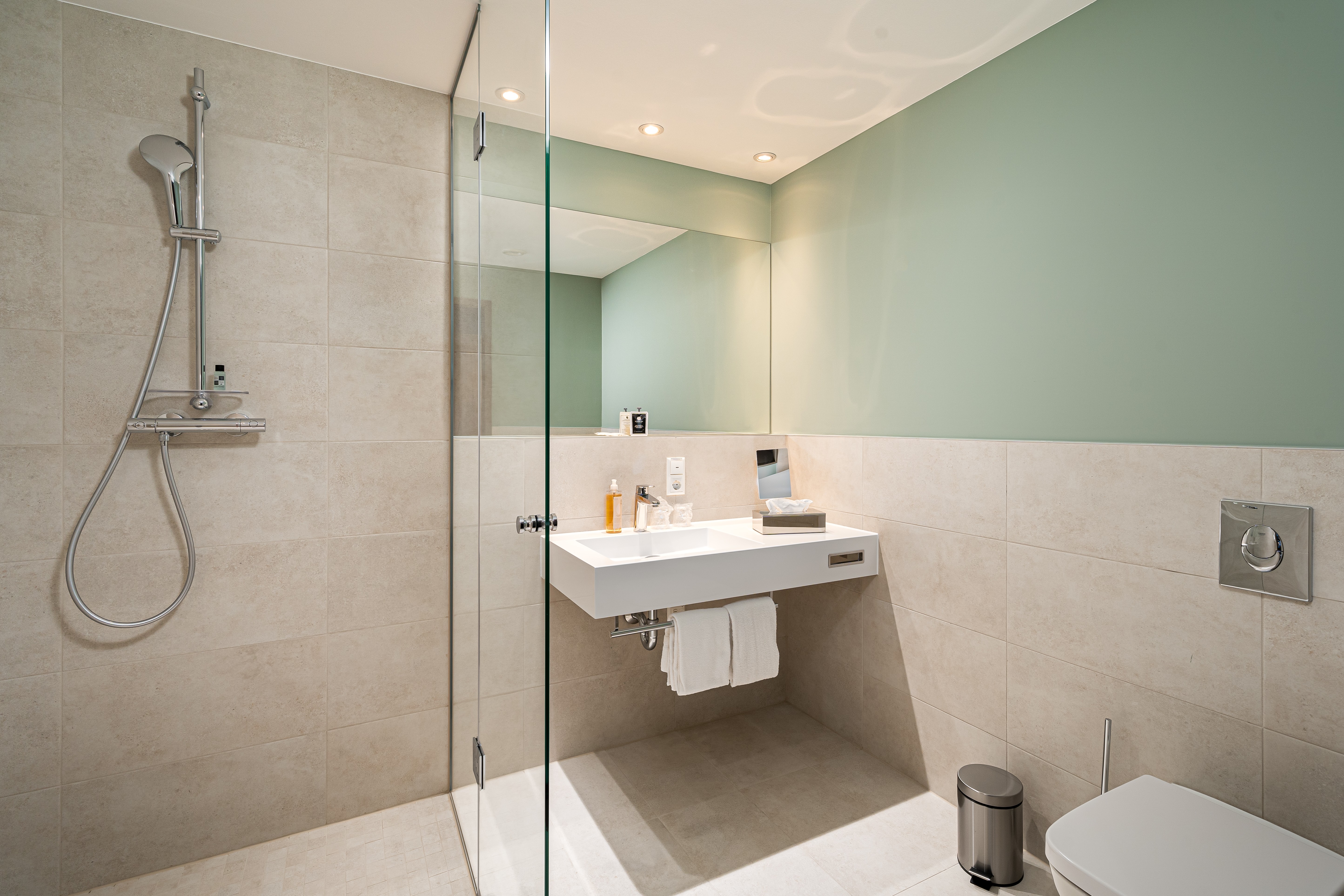 Guest room bath at the elaya hotel oberhausen, Trademark by Wyndham in Oberhausen, Other than US/Canada