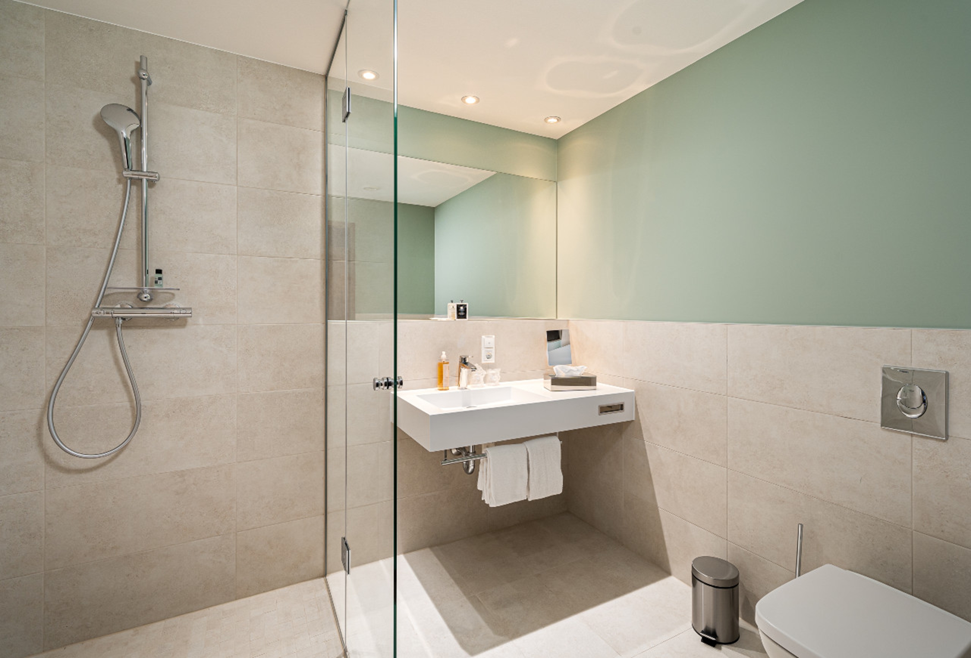 Guest room bath at the elaya hotel oberhausen, Trademark by Wyndham in Oberhausen, Other than US/Canada