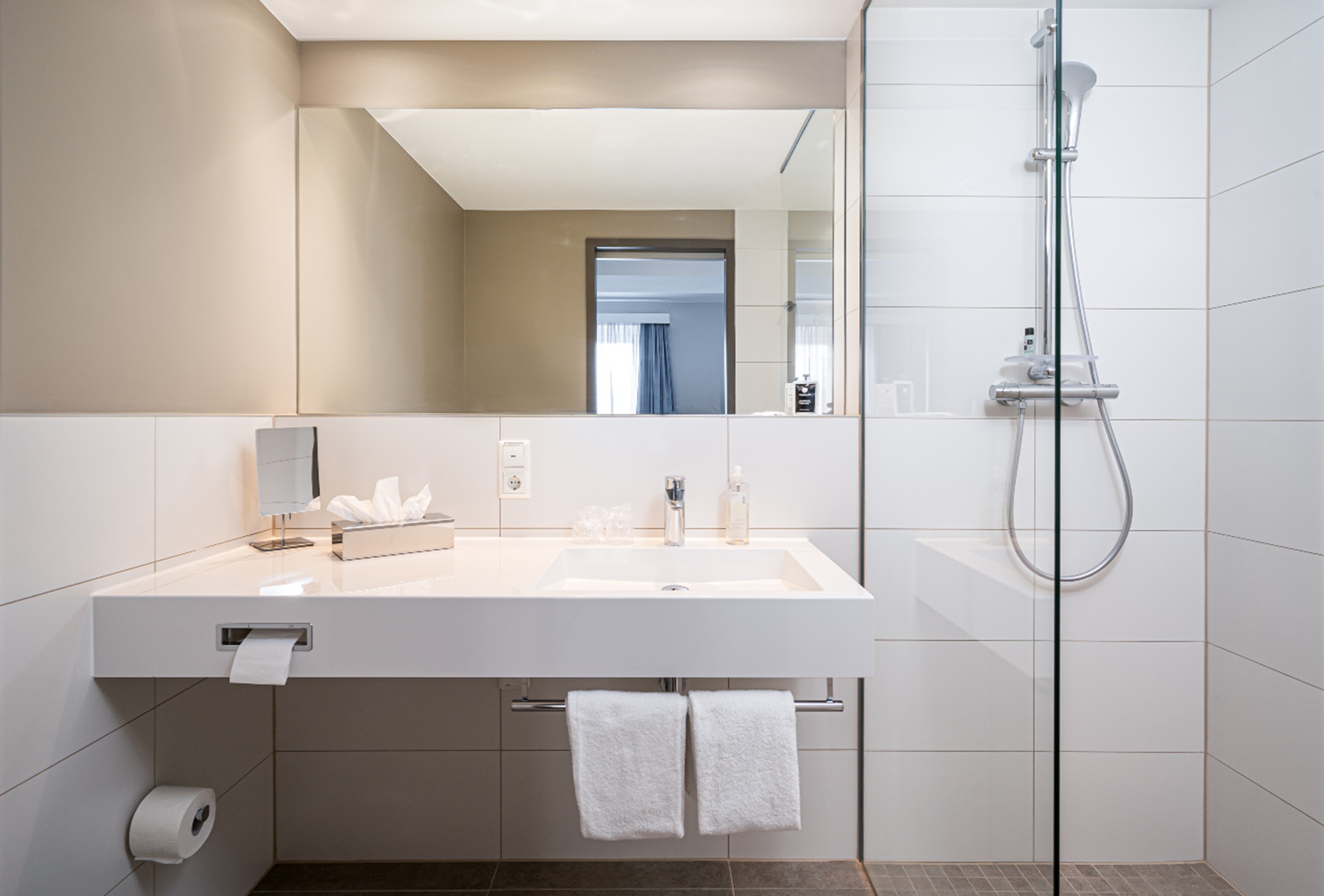 Guest room bath at the elaya hotel oberhausen, Trademark by Wyndham in Oberhausen, Other than US/Canada