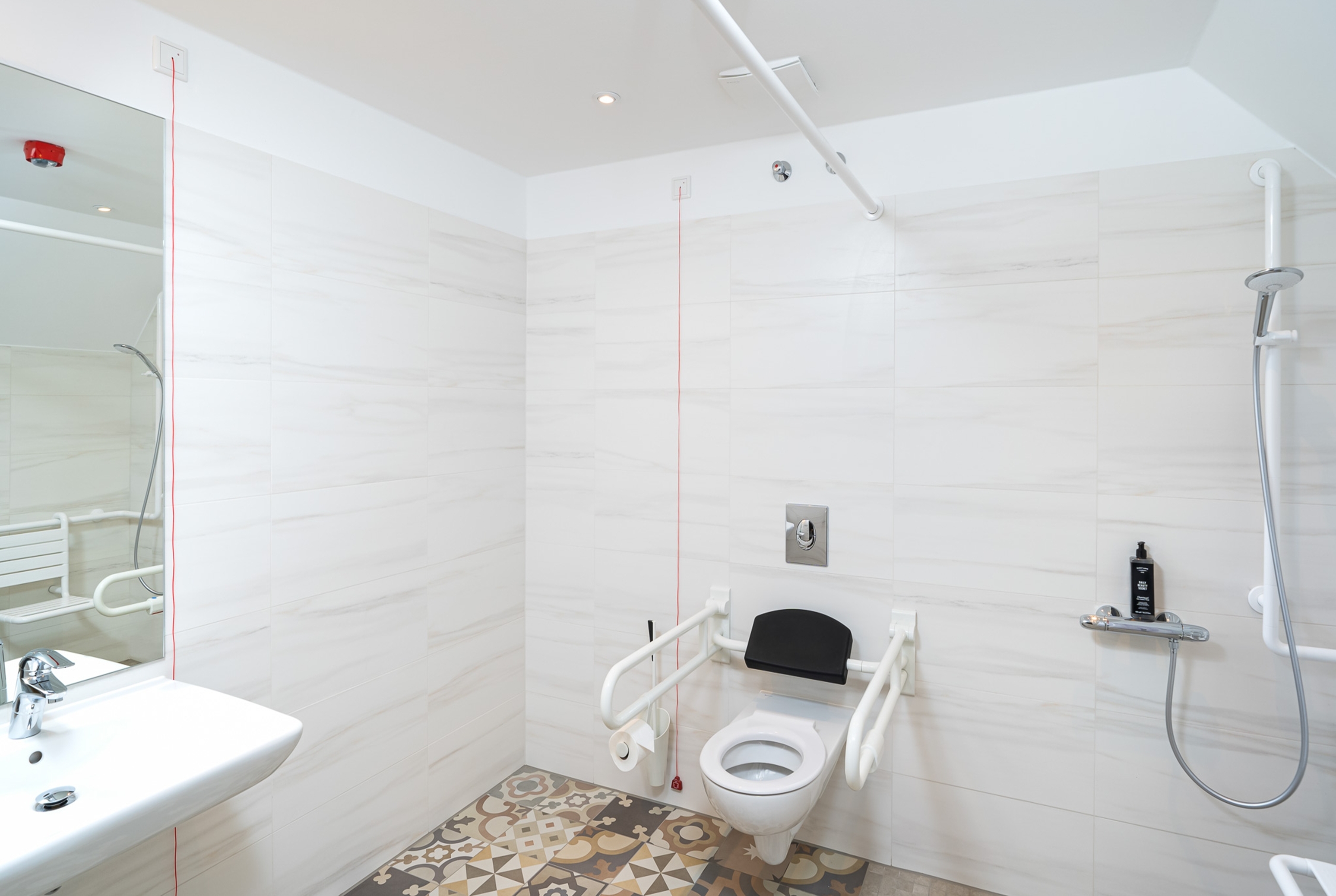 Guest room bath at the elaya hotel regensburg city center, Trademark by Wyndham in Regensburg, Other than US/Canada