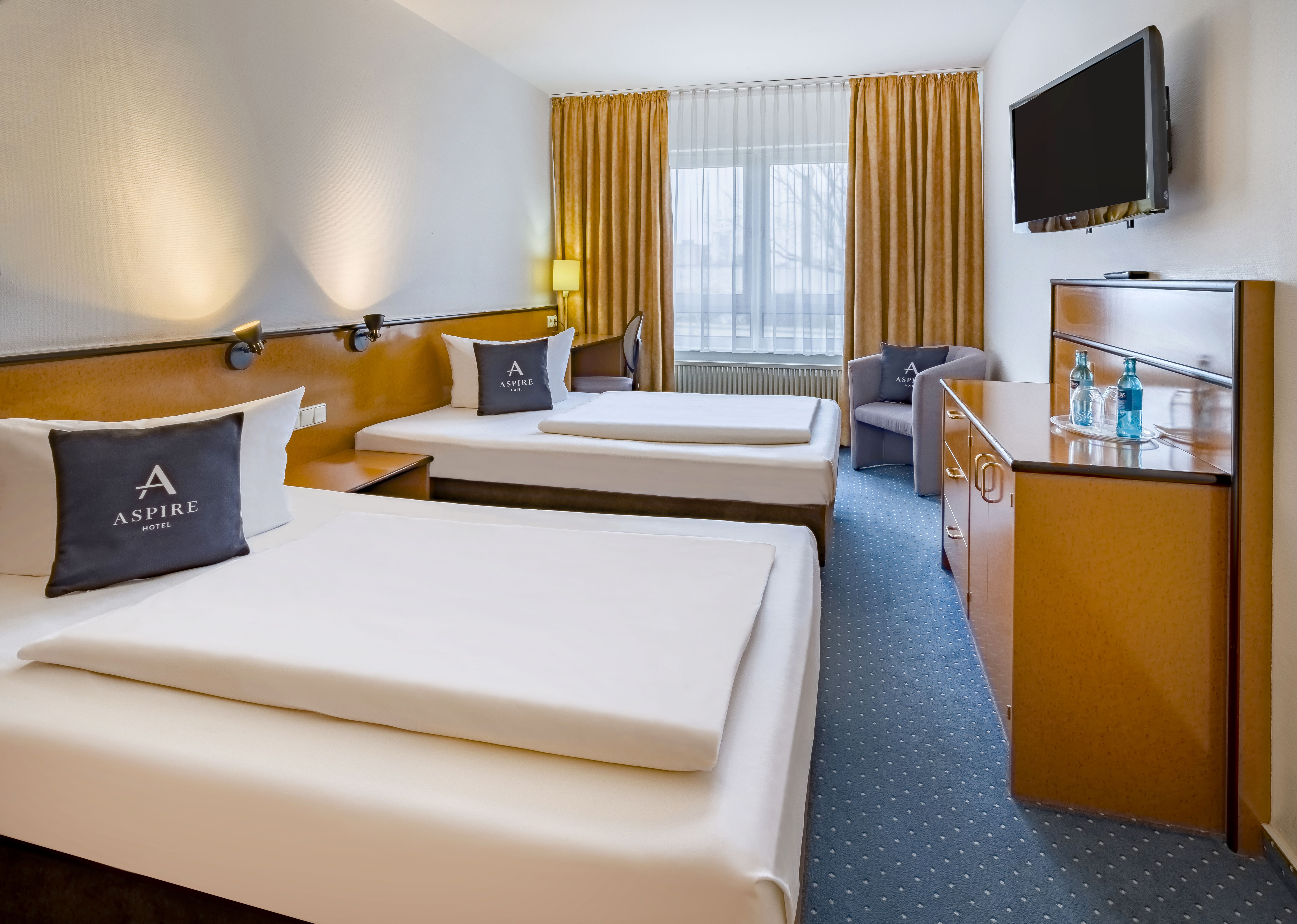 Guest room at the Aspire Frankfurt Airport, Trademark Collection by Wyndham in Ruesselsheim, Other than US/Canada