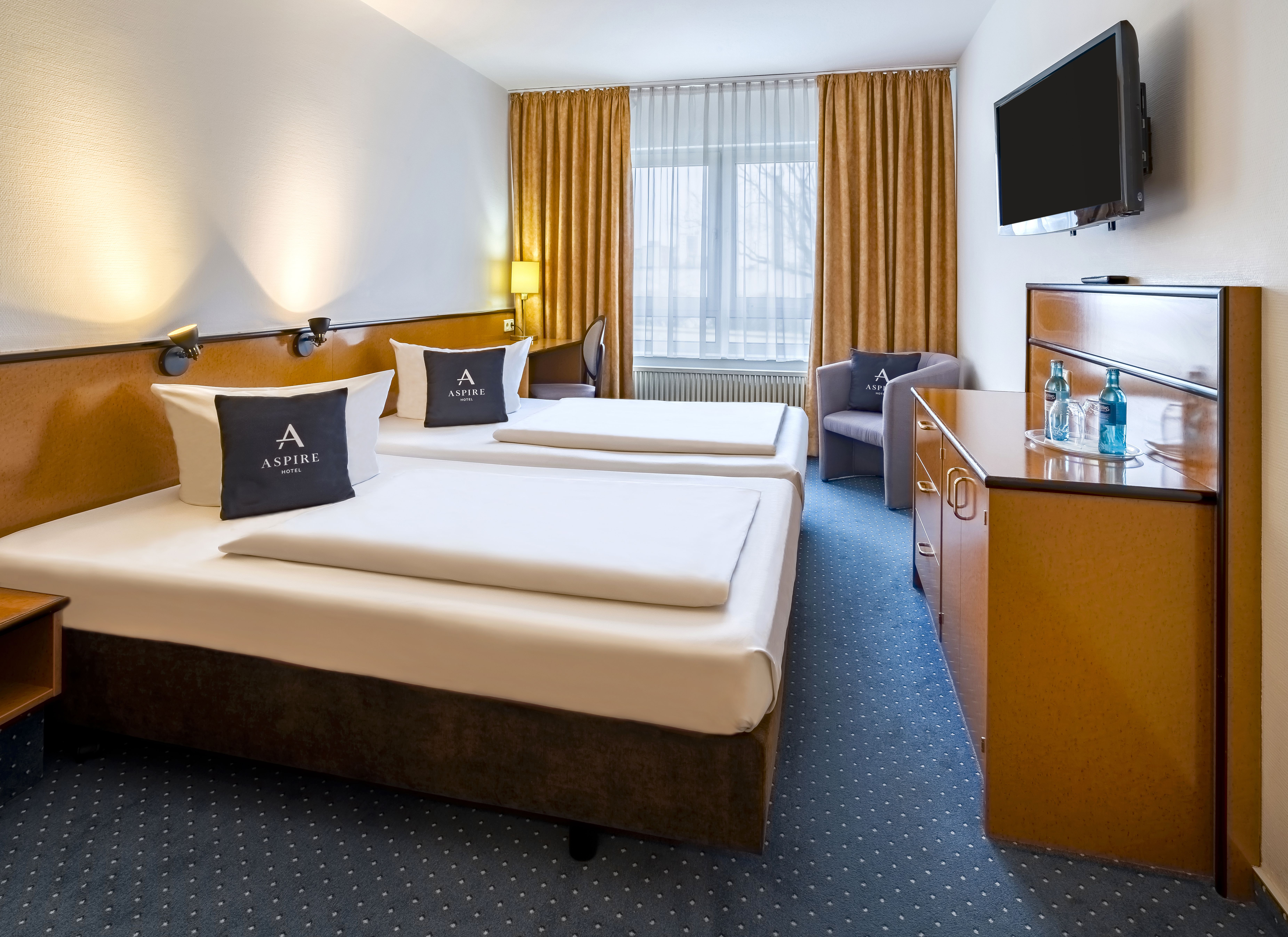 Guest room at the Aspire Frankfurt Airport, Trademark Collection by Wyndham in Ruesselsheim, Other than US/Canada