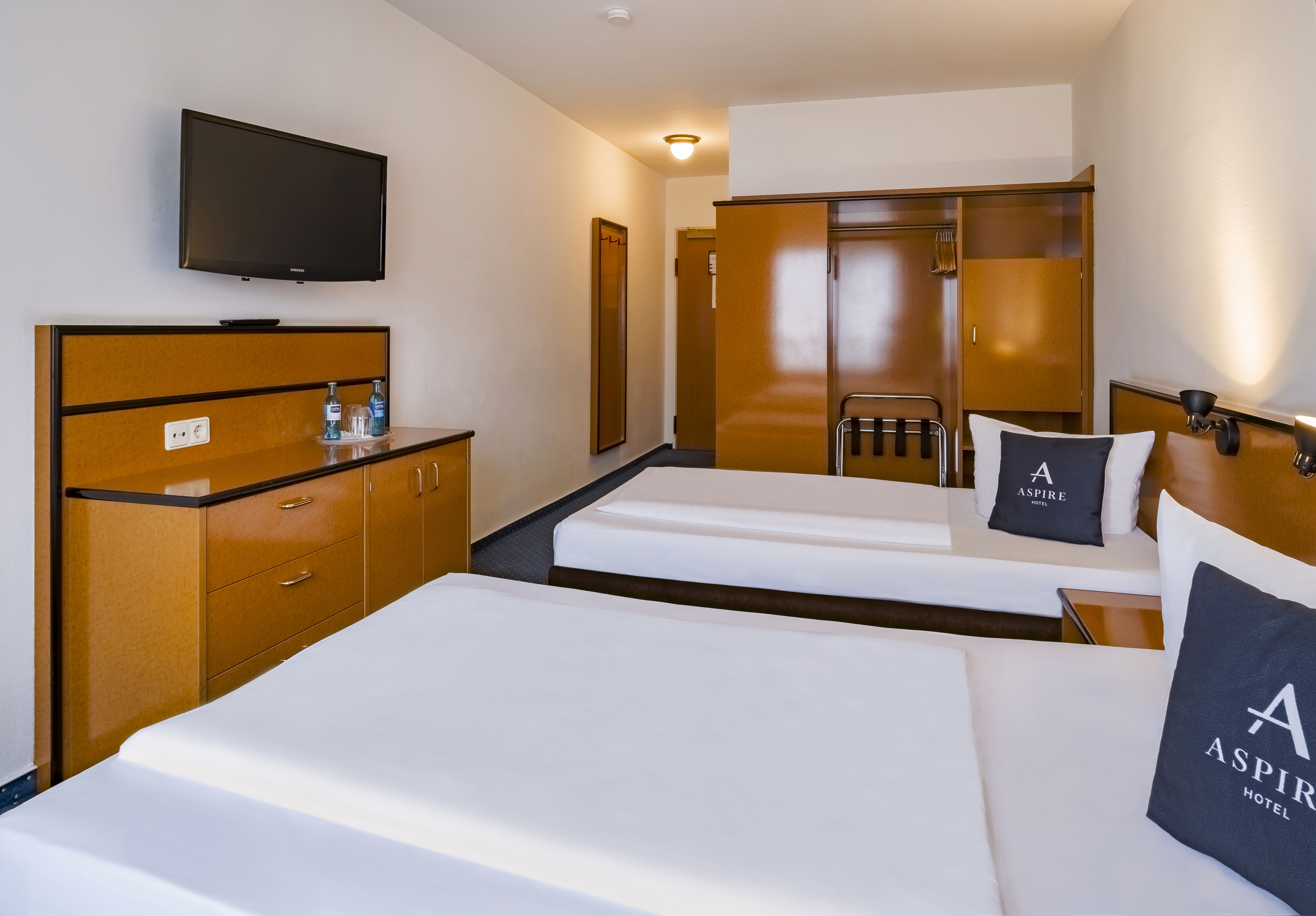 Guest room at the Aspire Frankfurt Airport, Trademark Collection by Wyndham in Ruesselsheim, Other than US/Canada