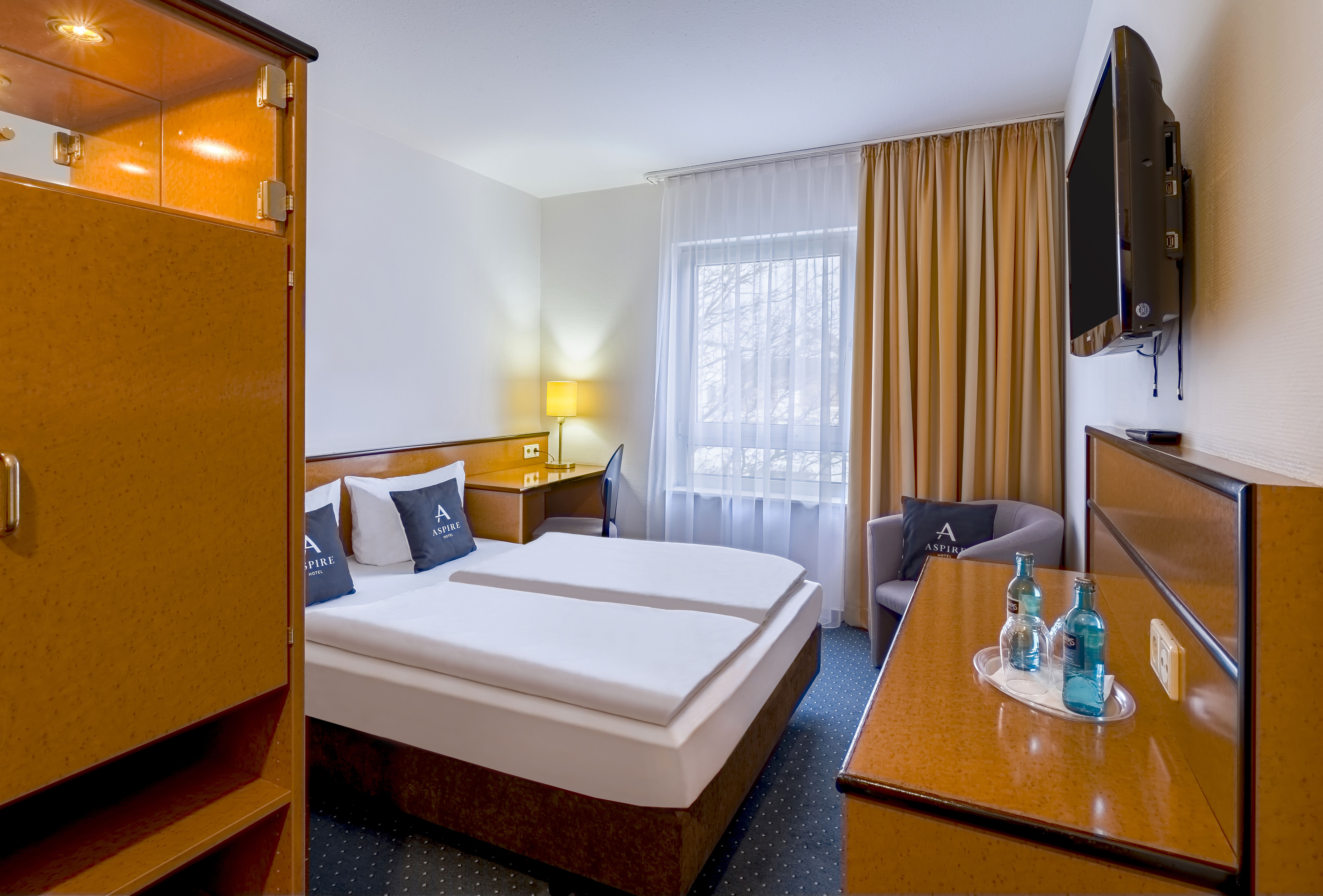 Guest room at the Aspire Frankfurt Airport, Trademark Collection by Wyndham in Ruesselsheim, Other than US/Canada
