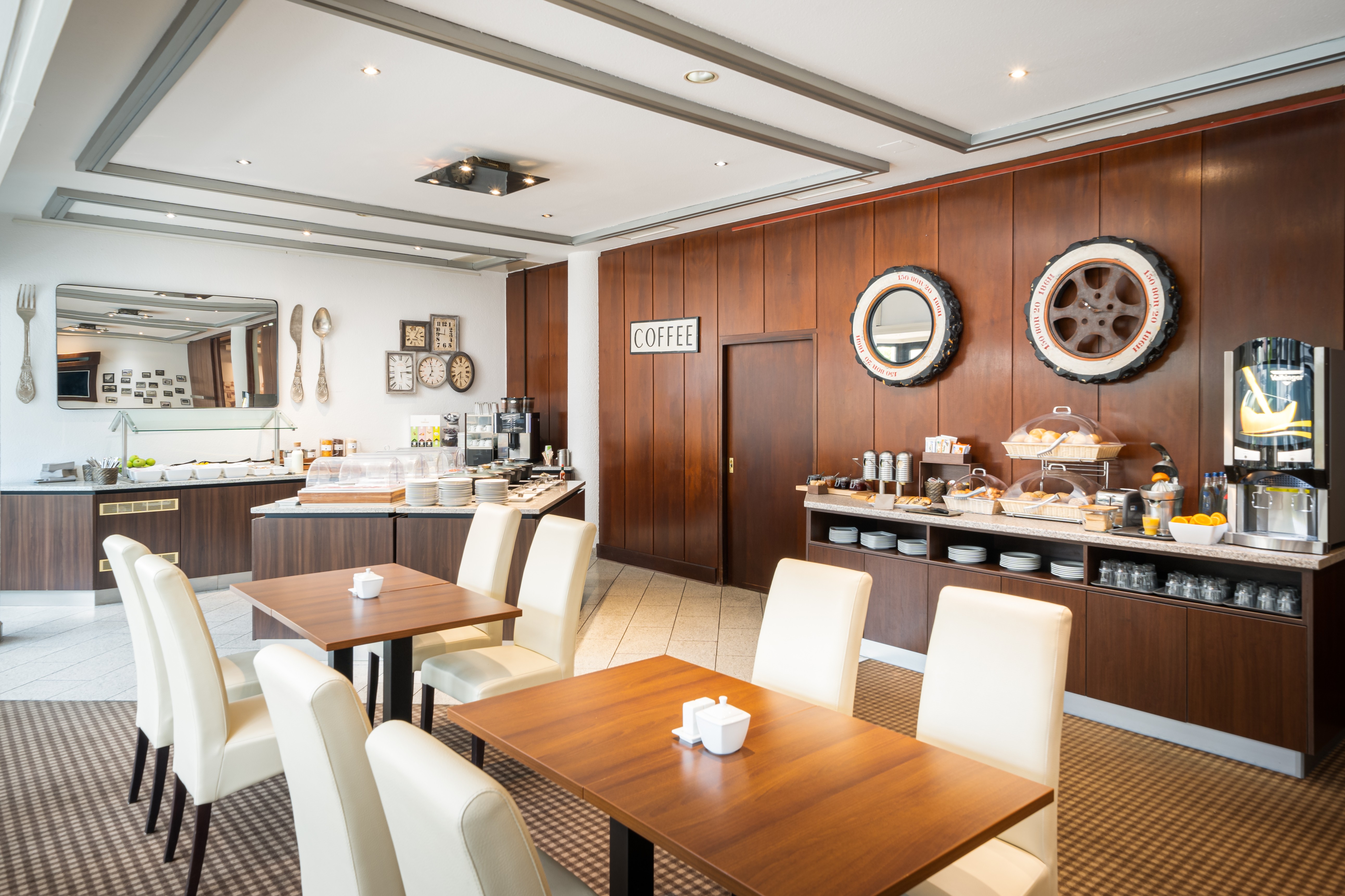 Arthotel ANA Neotel, Trademark Collection by Wyndham restaurant breakfast area with seating in Stuttgart, Other than US/Canada