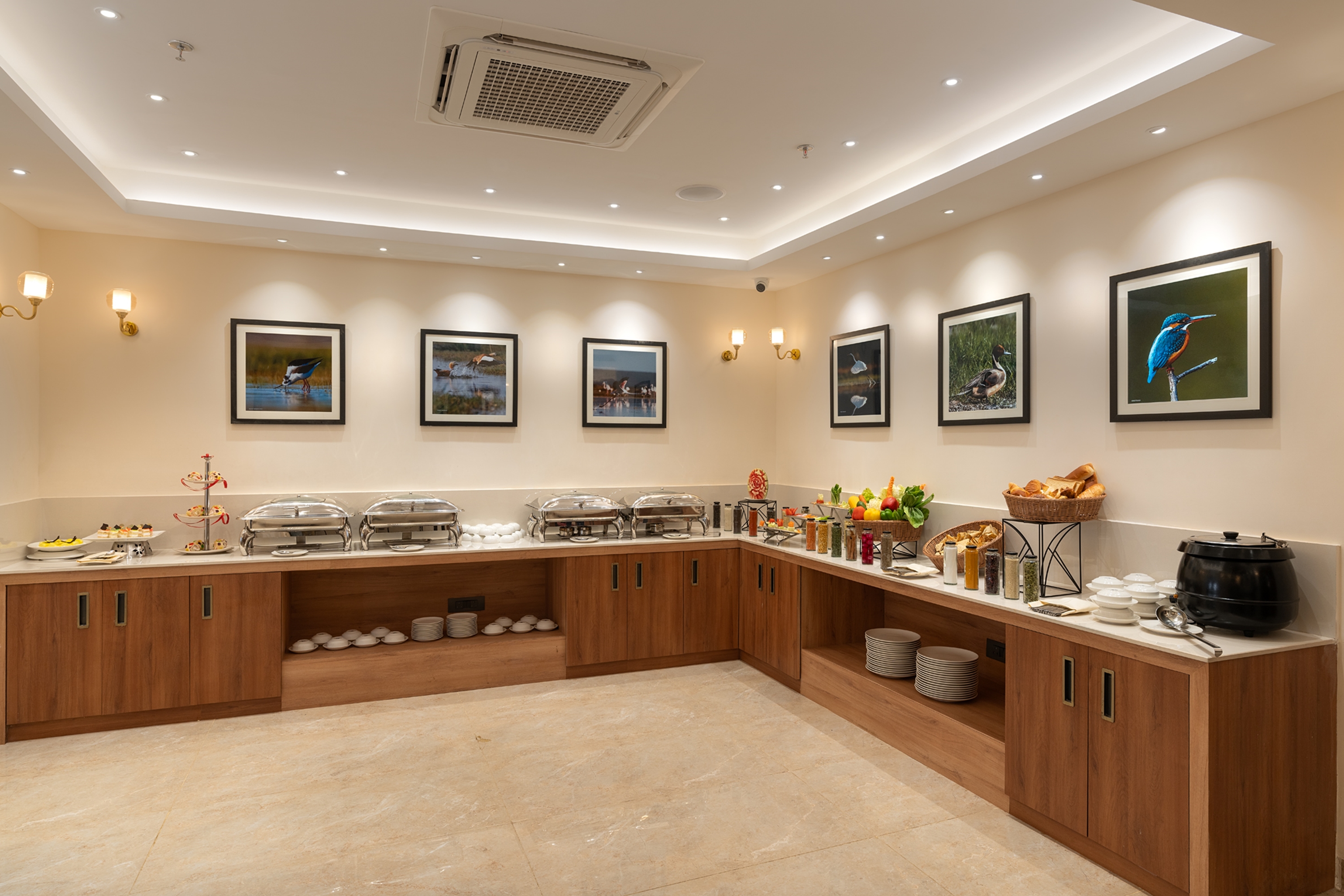 Cozzet Victoria Bhubaneswar Trademark by Wyndham restaurant breakfast area with seating in Bhubaneswar, Other than US/Canada