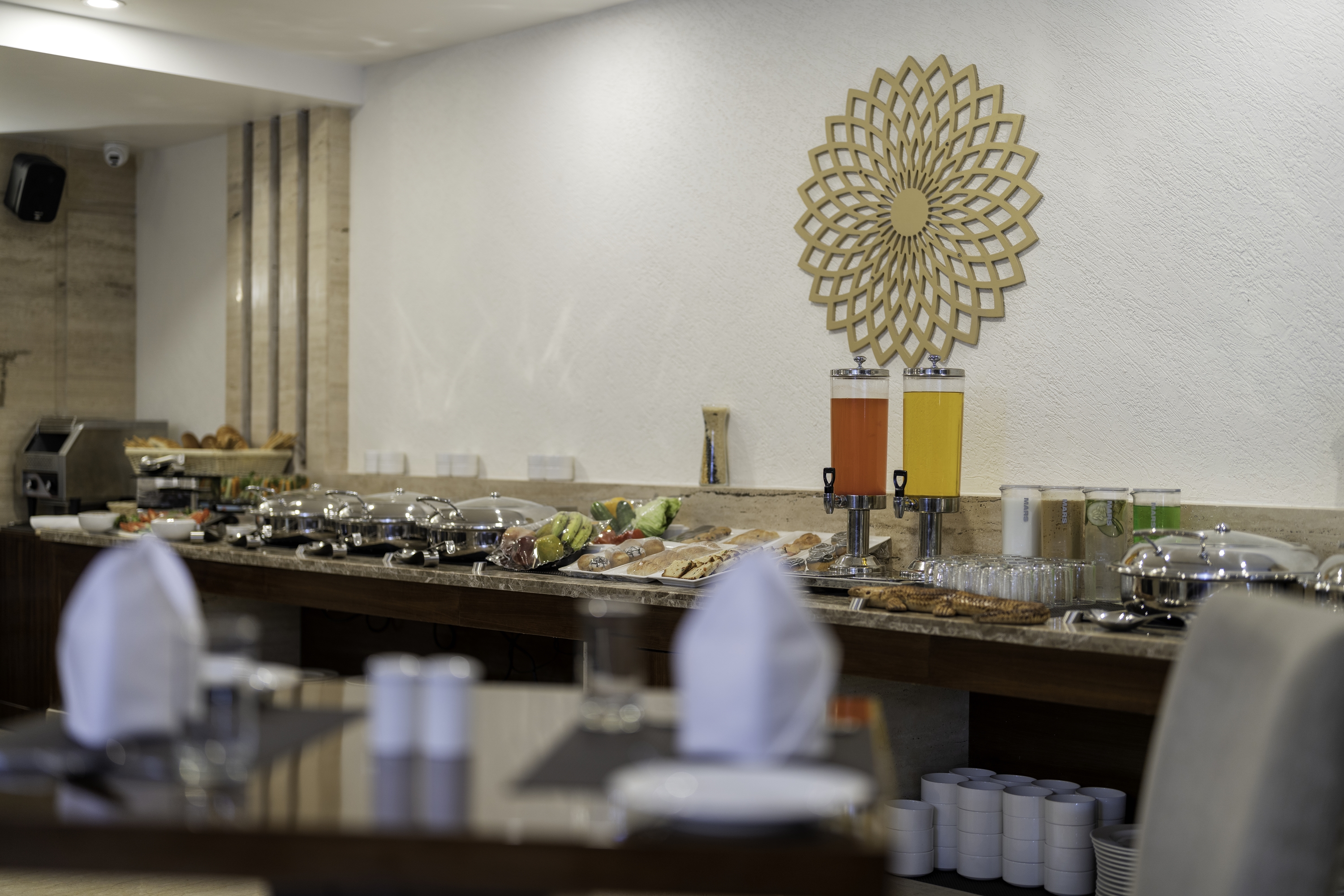 Cygnett Inn Paras Trademark by Wyndham restaurant buffet in Dehradun, Other than US/Canada