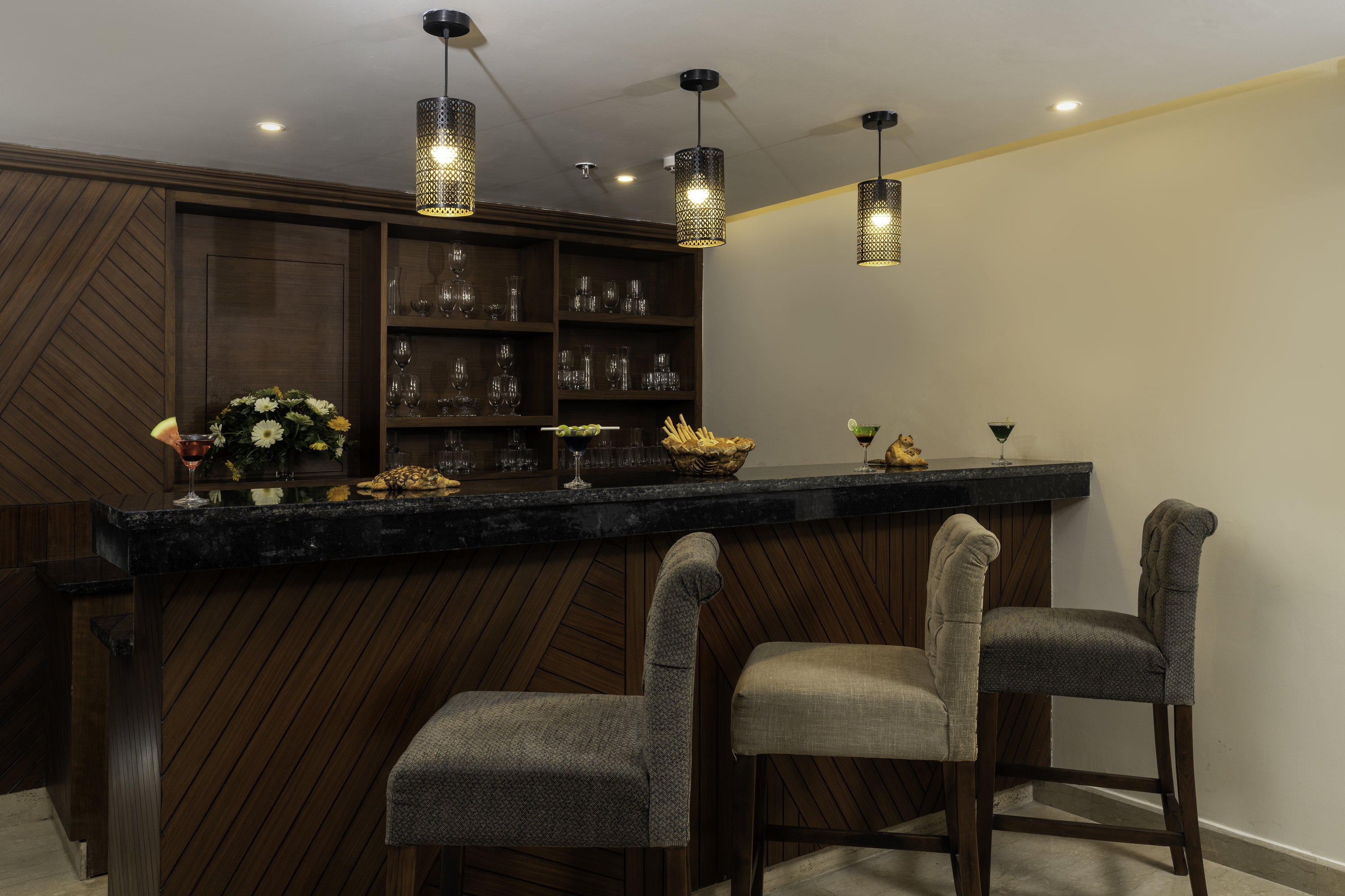 Cygnett Inn Paras Trademark by Wyndham restaurant bar in Dehradun, Other than US/Canada