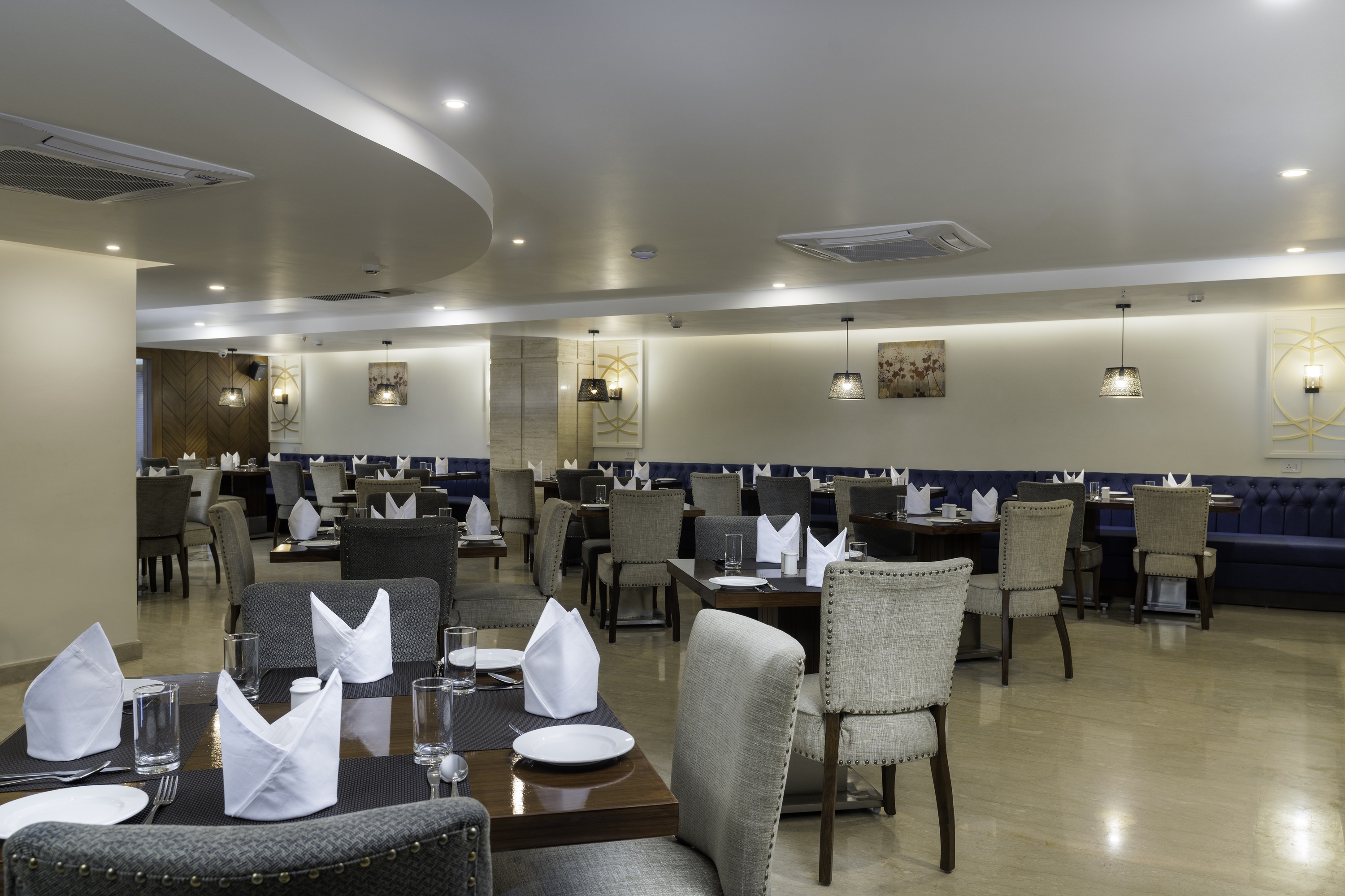 Cygnett Inn Paras Trademark by Wyndham restaurant in Dehradun, Other than US/Canada