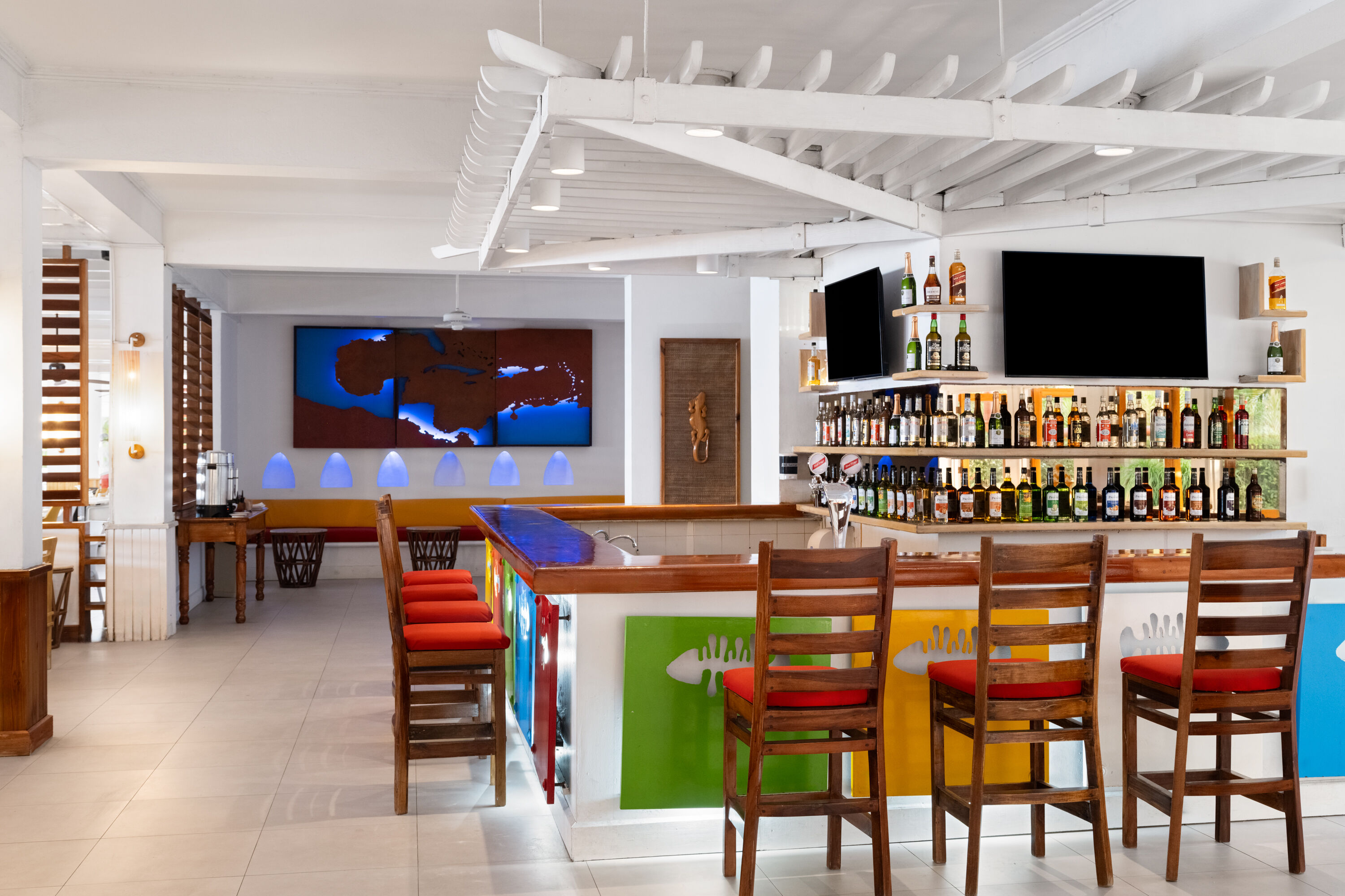 Grand Decameron Montego Beach, A Trademark All Inclusive lobby bar in Montego Bay, Other than US/Canada