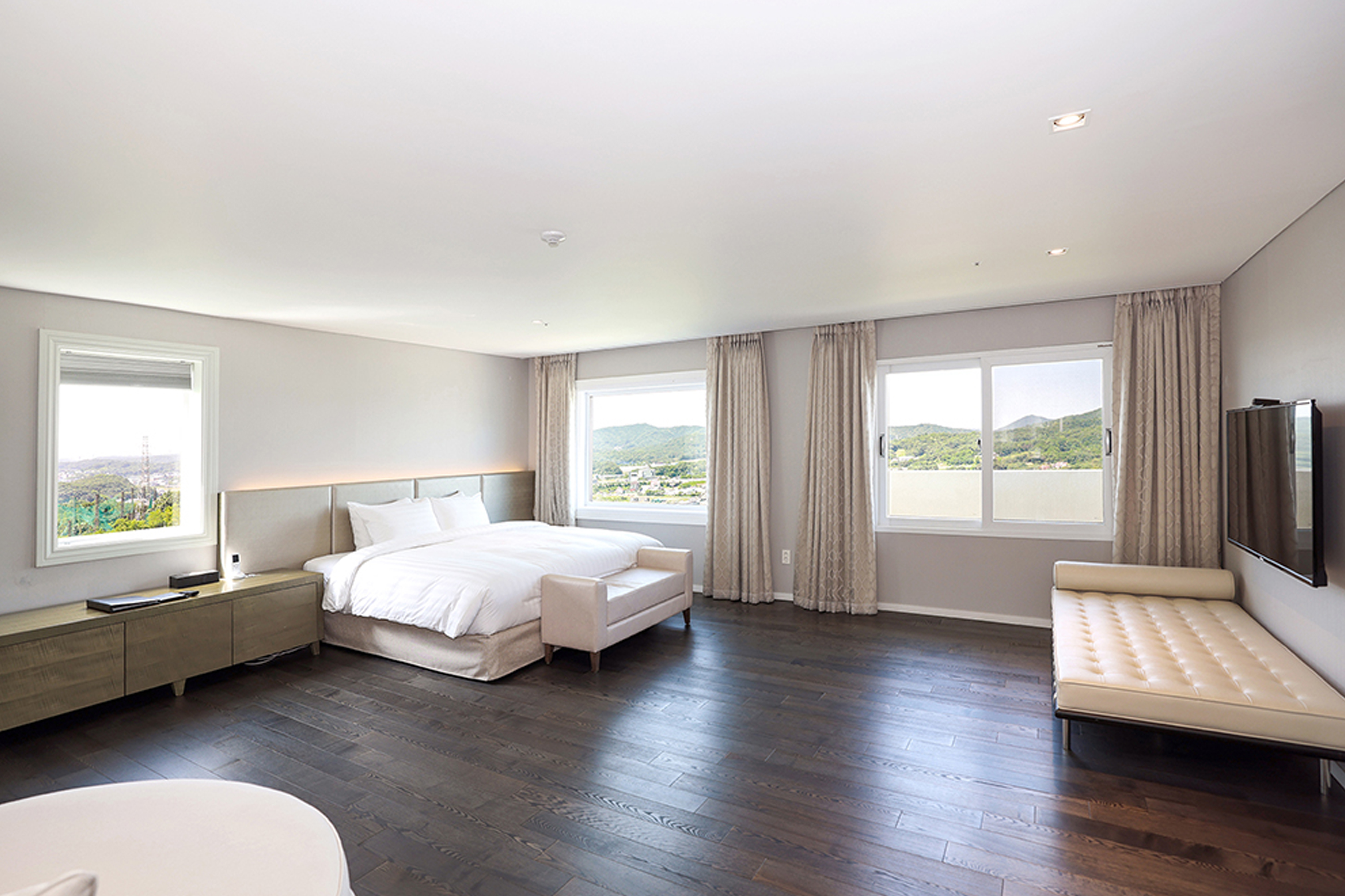 La Vie Dor Hotel and Resort, Trademark Collection by Wyndham suite in Hwasung, Other than US/Canada