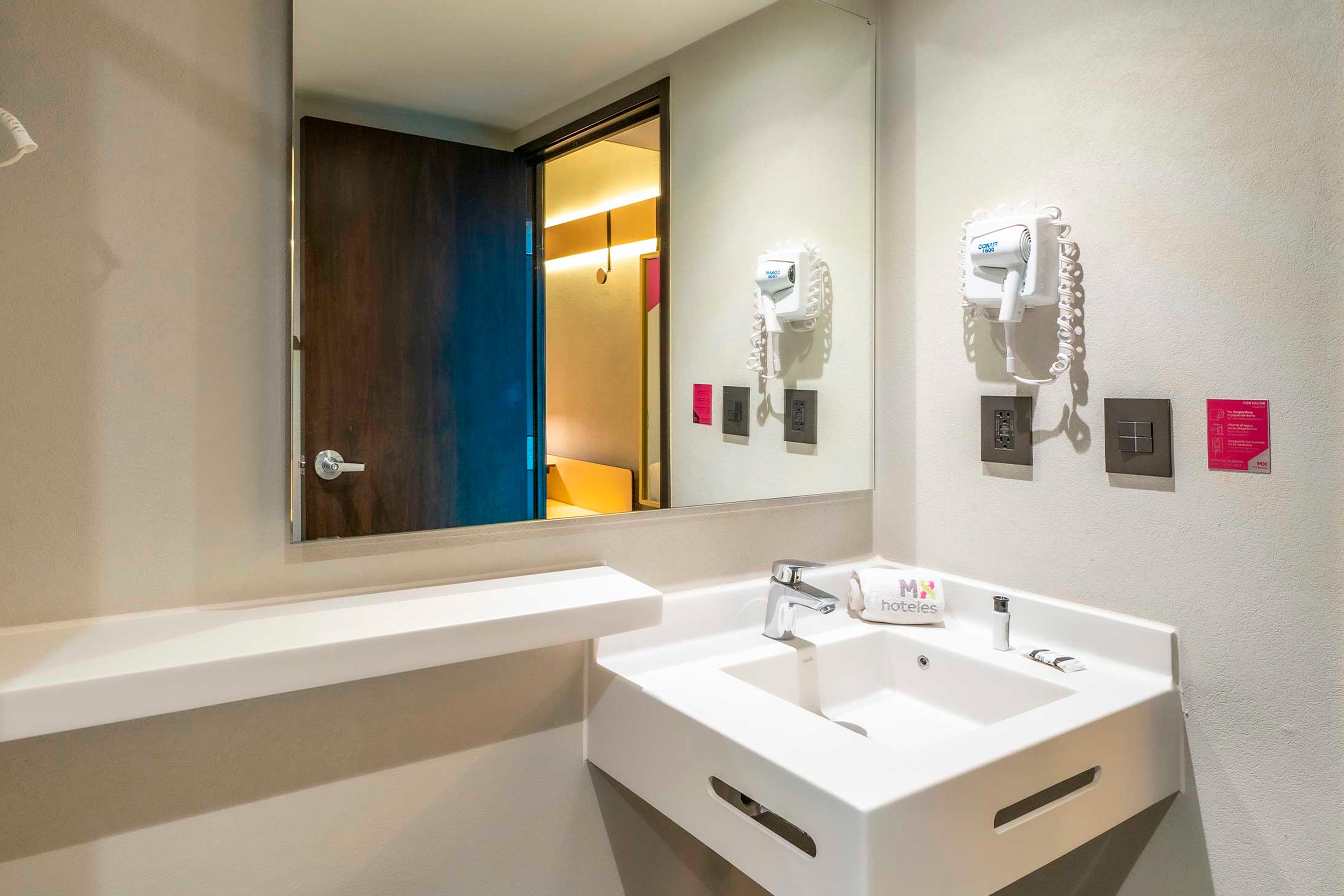 Guest room bath at the Hotel MX mas cuautitlan Izcalli, Trademark by Wyndham in Estado de Mexico, Other than US/Canada