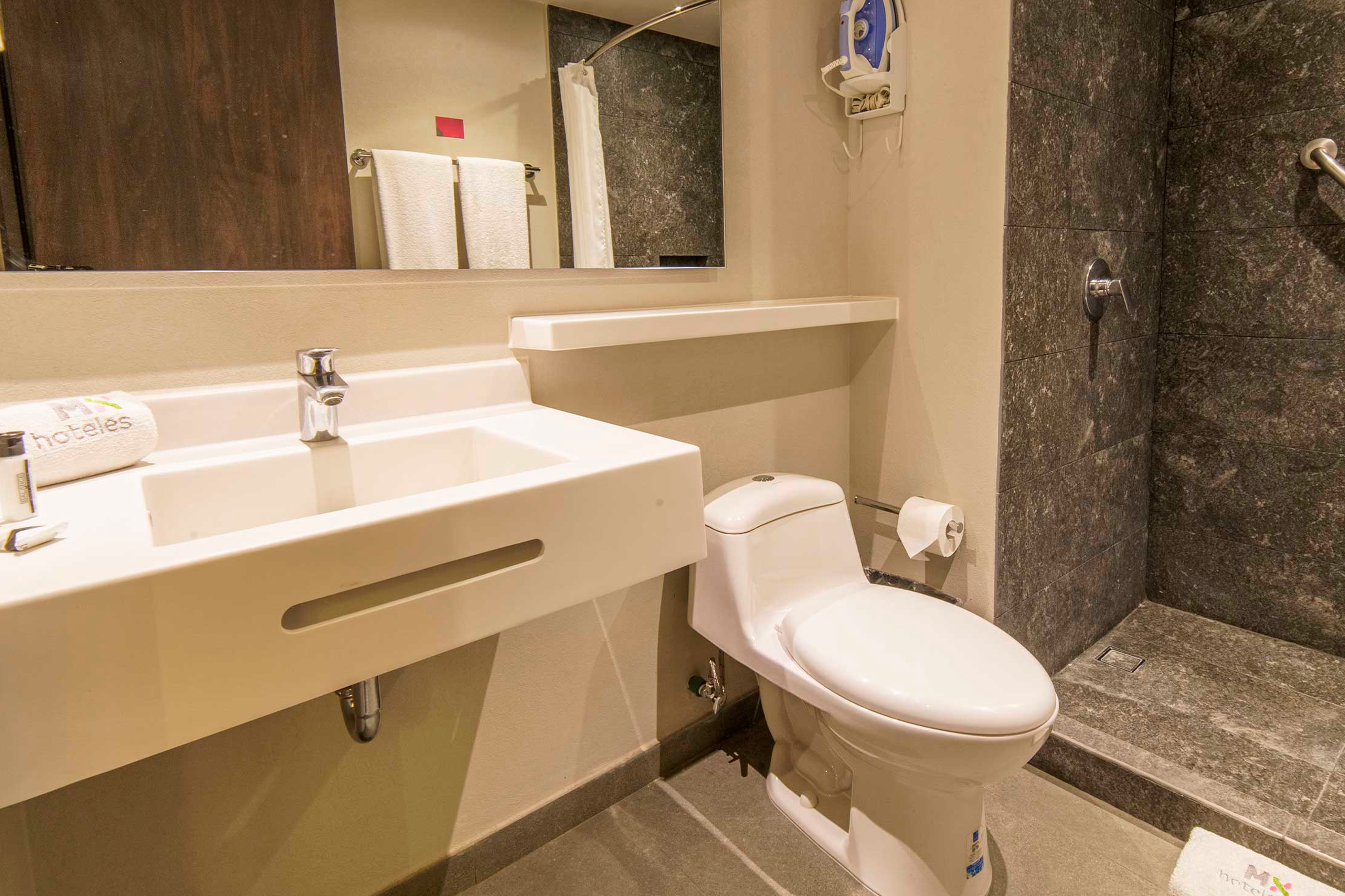 Guest room bath at the Hotel MX mas cuautitlan Izcalli, Trademark by Wyndham in Estado de Mexico, Other than US/Canada