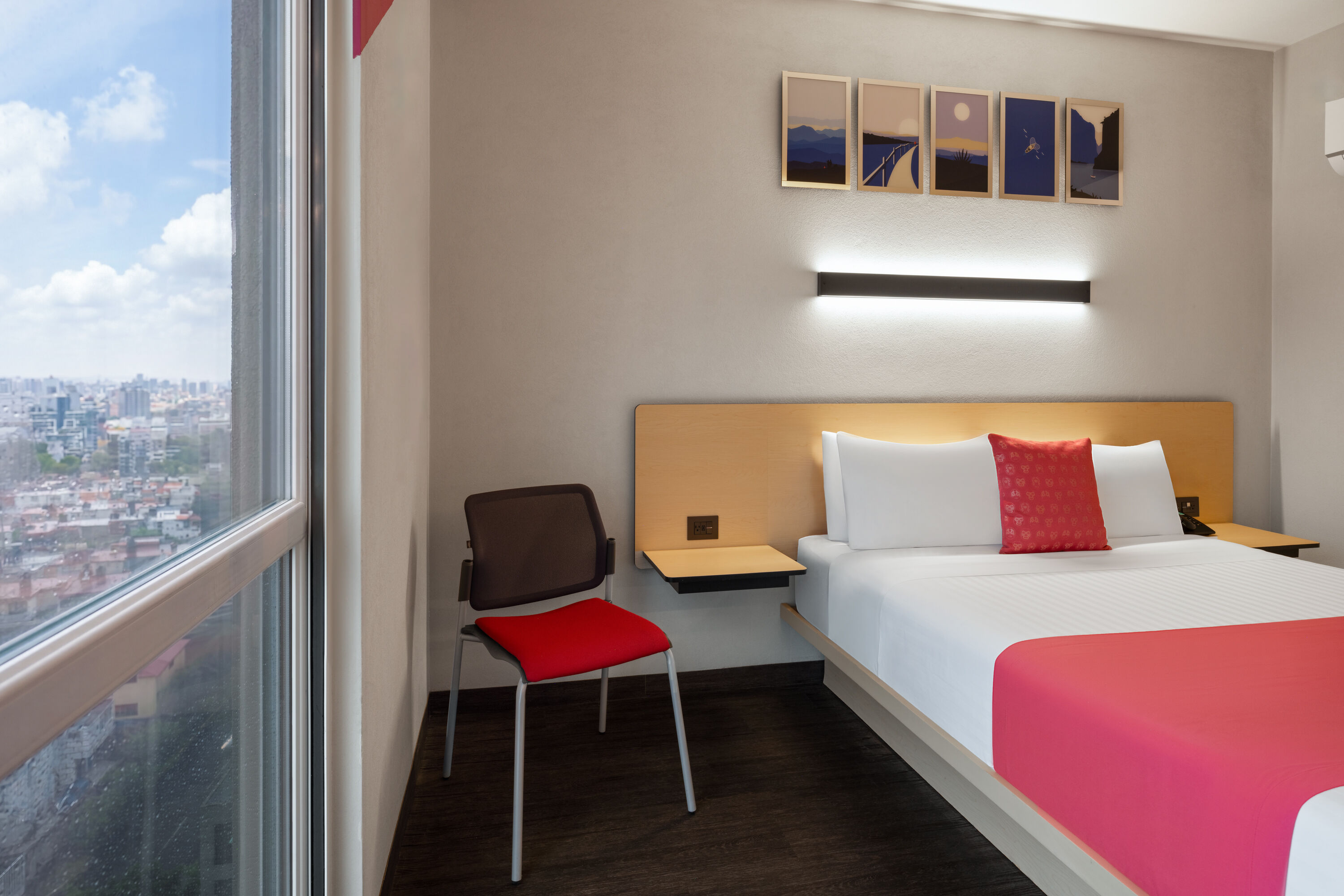 Guest room at the Hotel MX mas cuautitlan Izcalli, Trademark by Wyndham in Estado de Mexico, Other than US/Canada