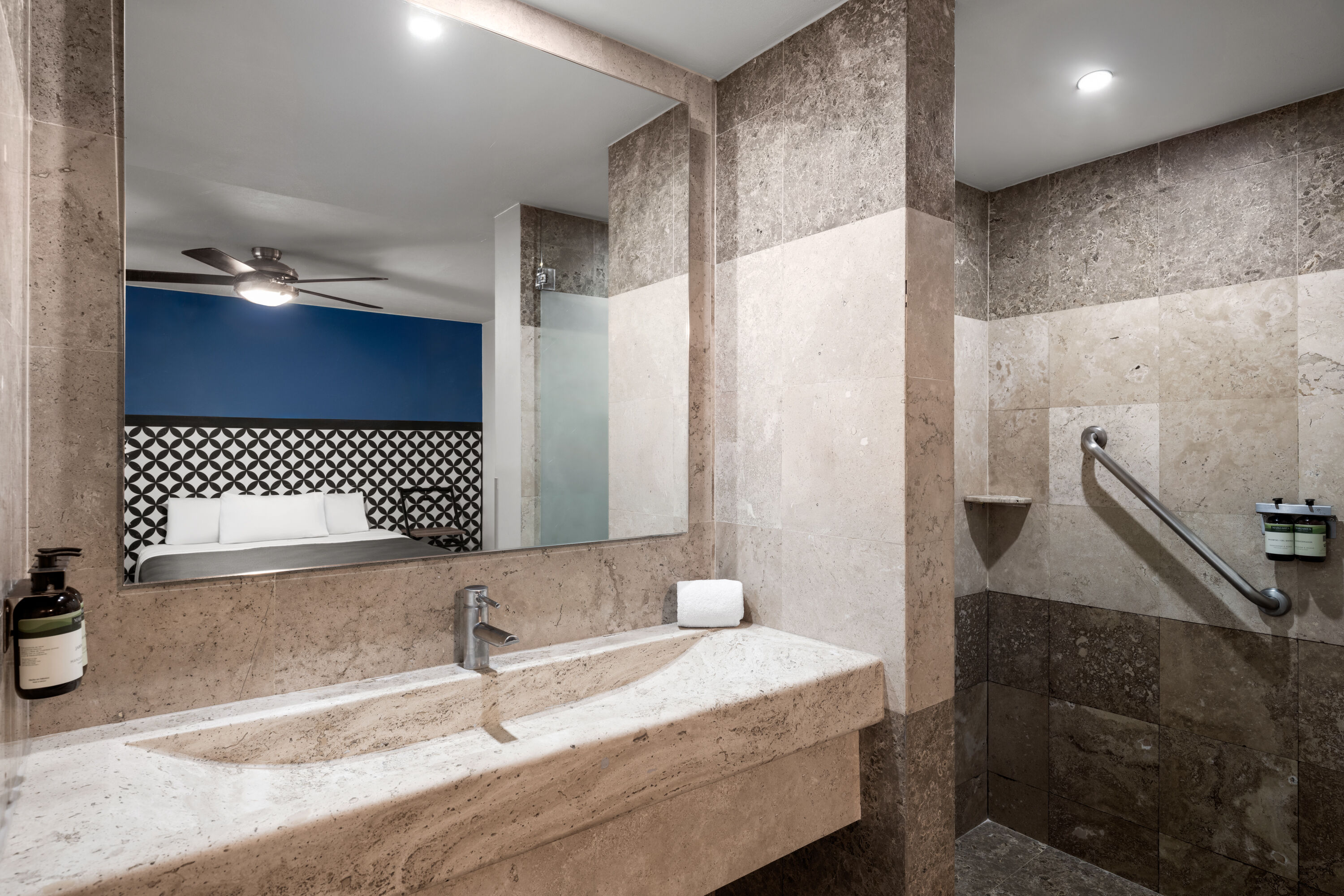 Guest room bath at the Hotel MX forum buenavista CDMX, Trademark by Wyndham in Mexico City, Other than US/Canada