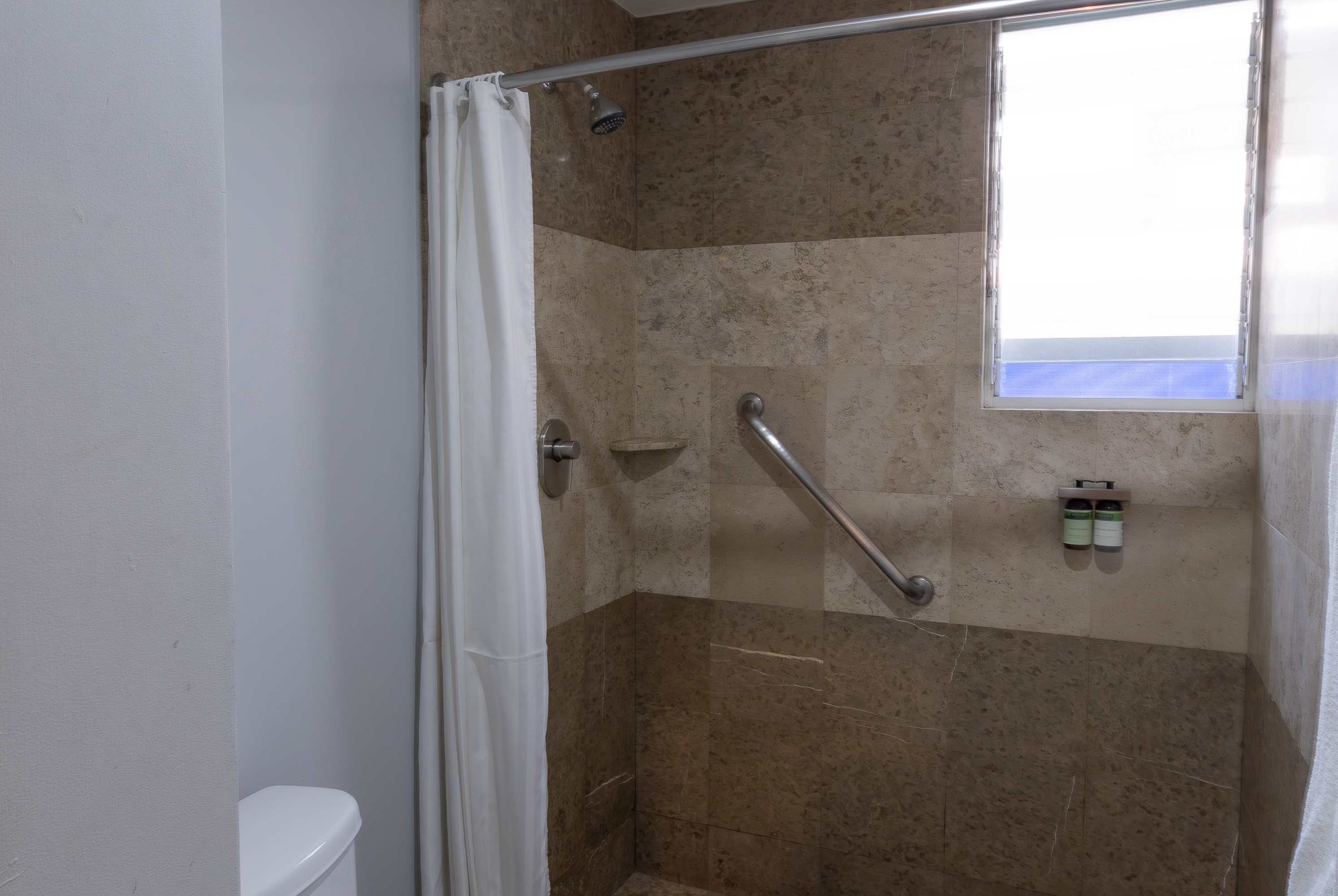 Guest room bath at the Hotel MX forum buenavista CDMX, Trademark by Wyndham in Mexico City, Other than US/Canada