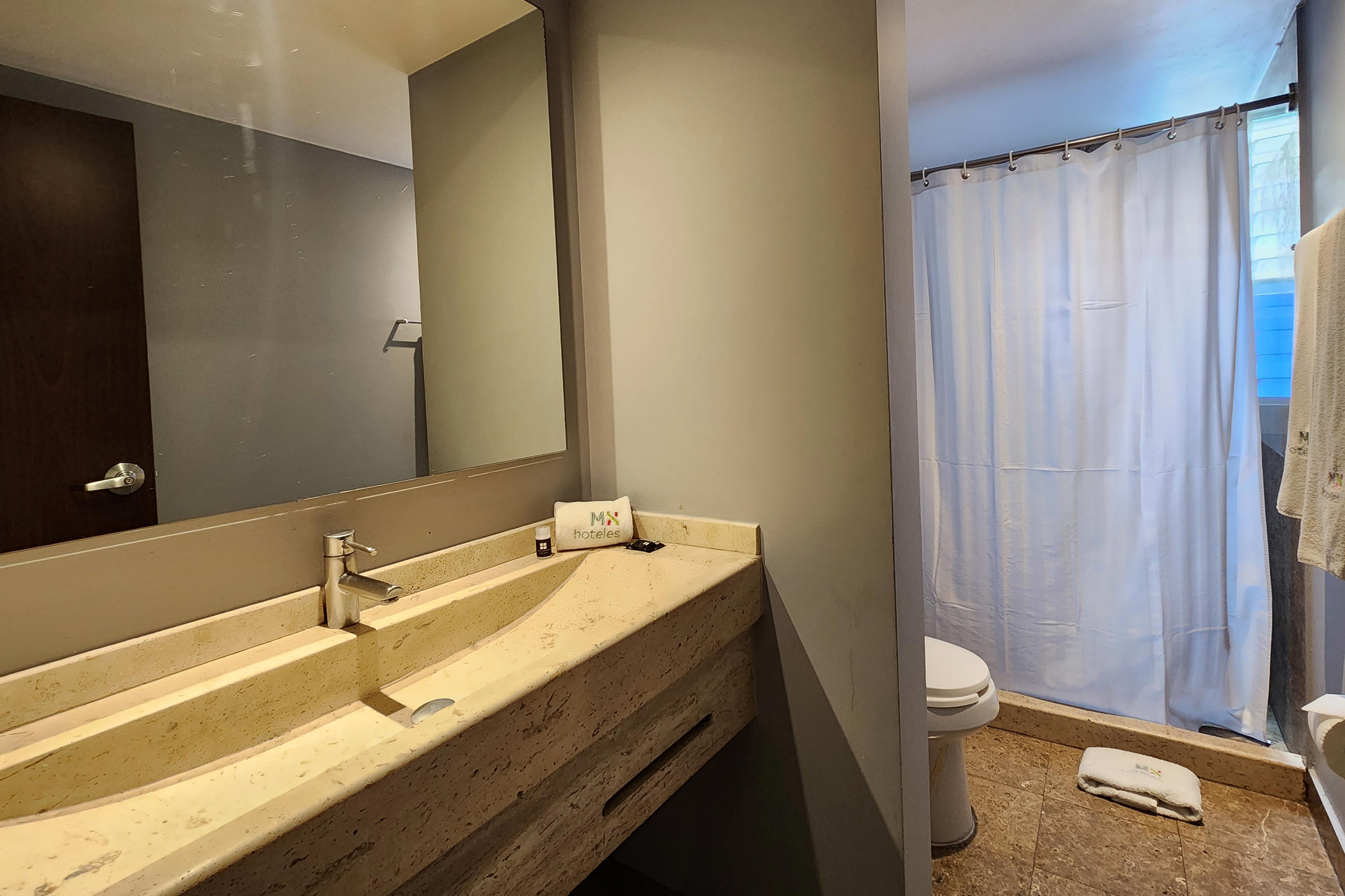 Guest room bath at the Hotel MX forum buenavista CDMX, Trademark by Wyndham in Mexico City, Other than US/Canada