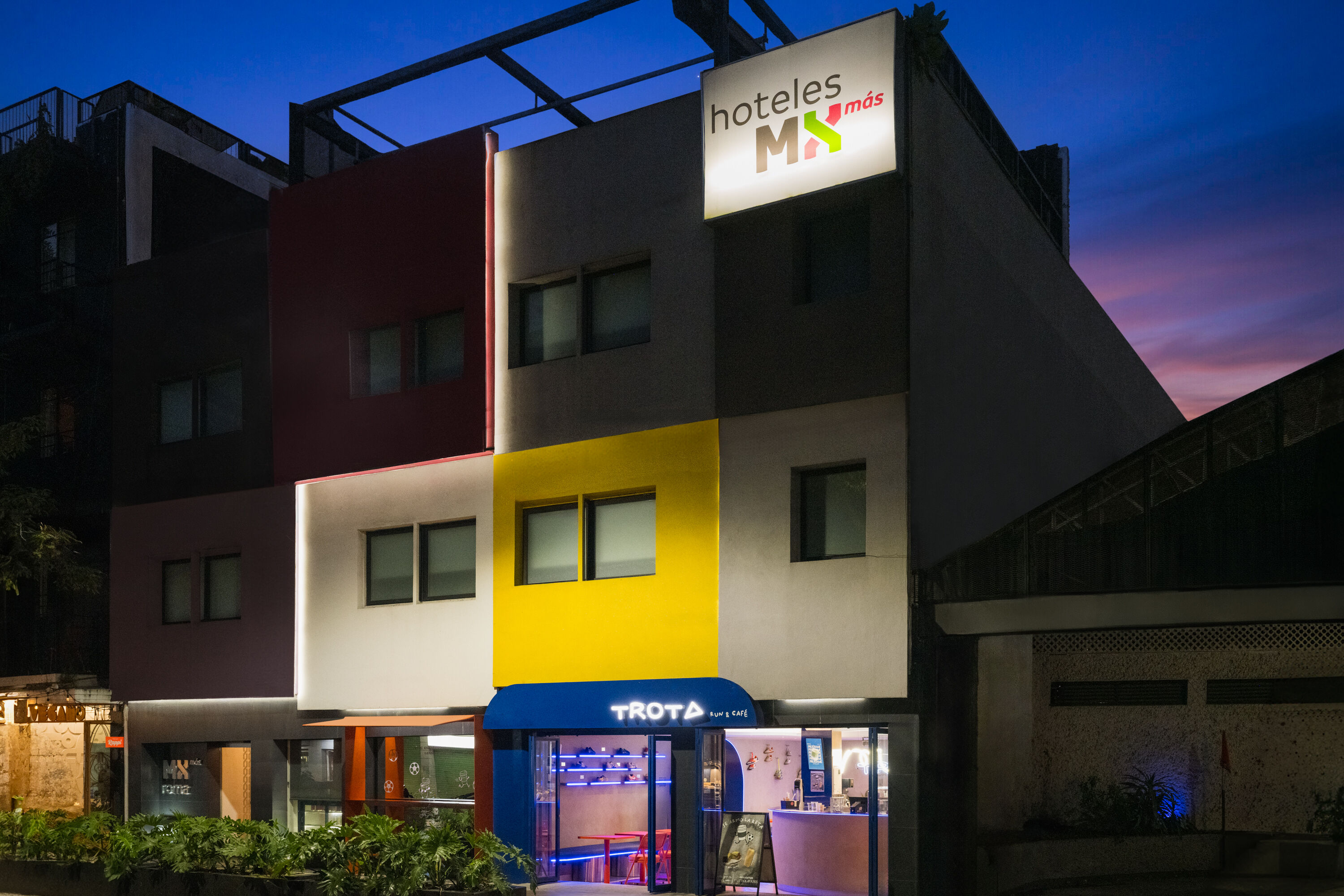 Exterior Dusk Image of Hotel MX mas roma CDMX, Trademark Collection by Wyndham hotel in Mexico City, Other than US/Canada