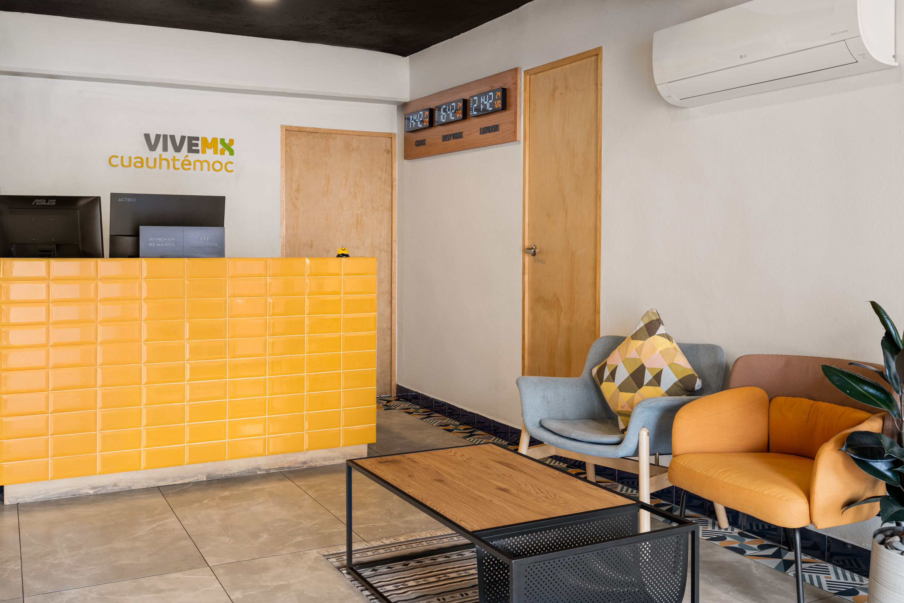 Hotel VIVE MX cuauhtemoc CDMX, Trademark by Wyndham reception in Mexico, Other than US/Canada