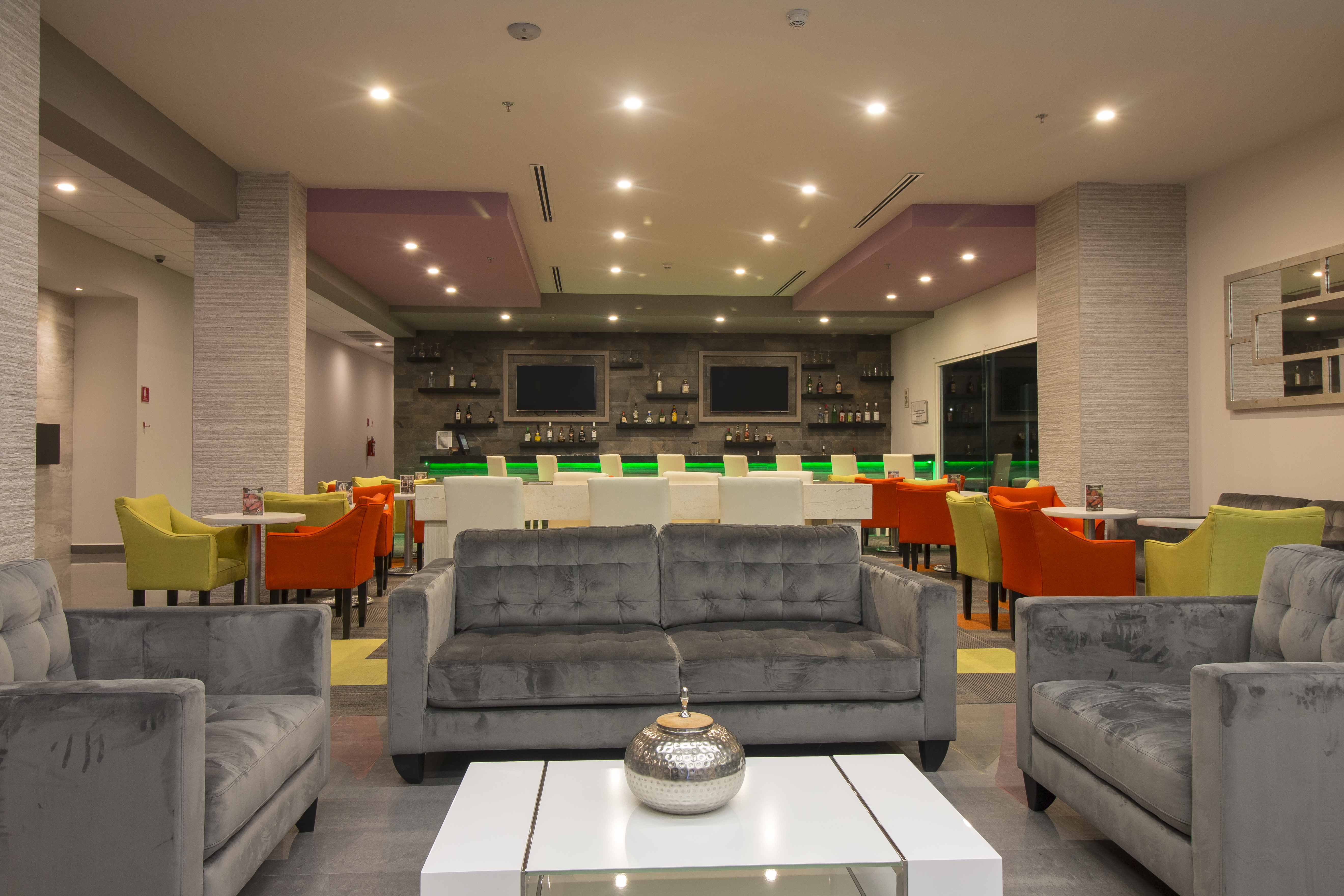 CHN Hotel Monterrey Aeropuerto, Trademark by Wyndham lobby bar in Monterrey, Other than US/Canada