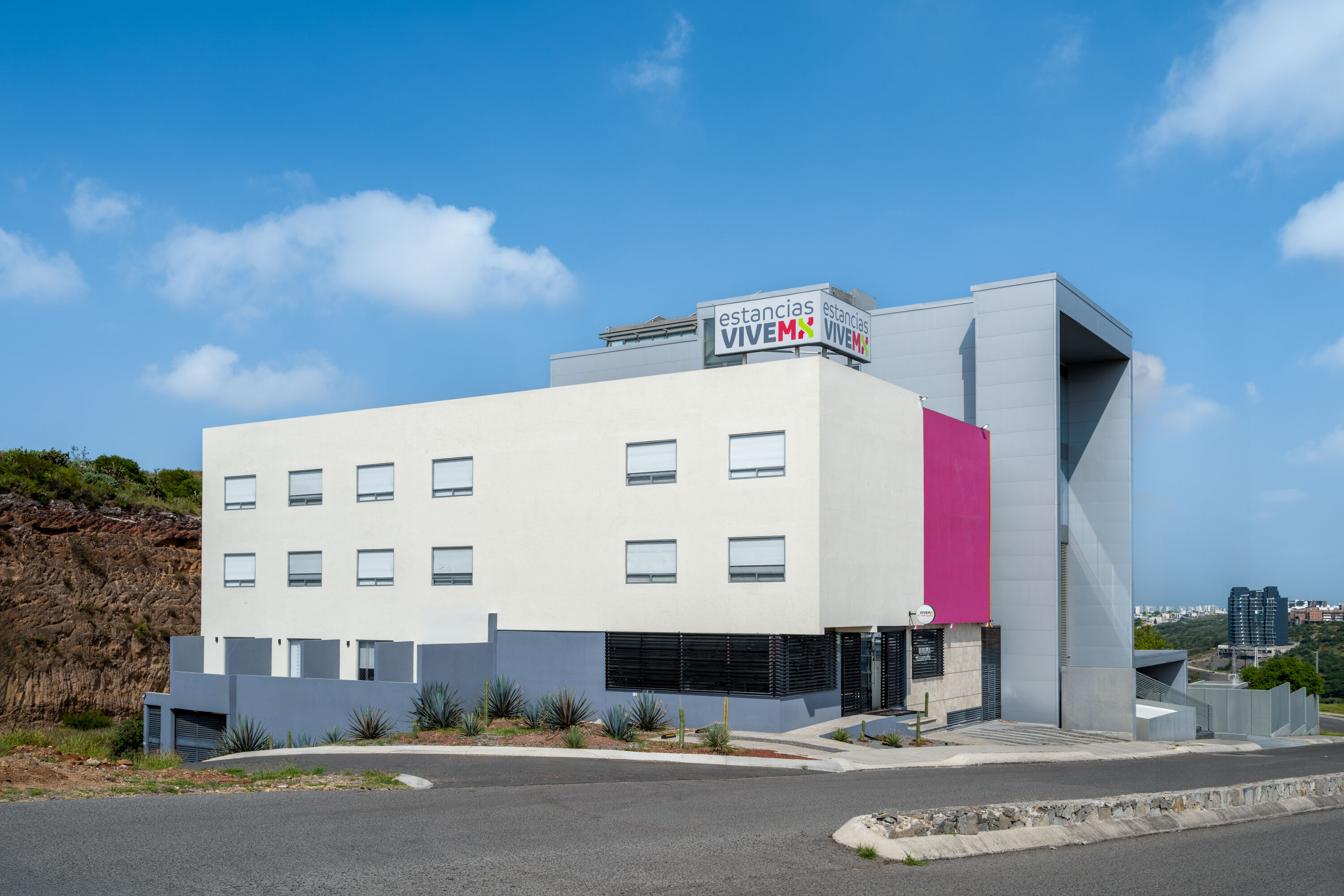 Exterior Day Image of Hotel VIVE MX el marques Queretaro, Trademark by Wyndham hotel in Santiago de Queretaro, Other than US/Canada