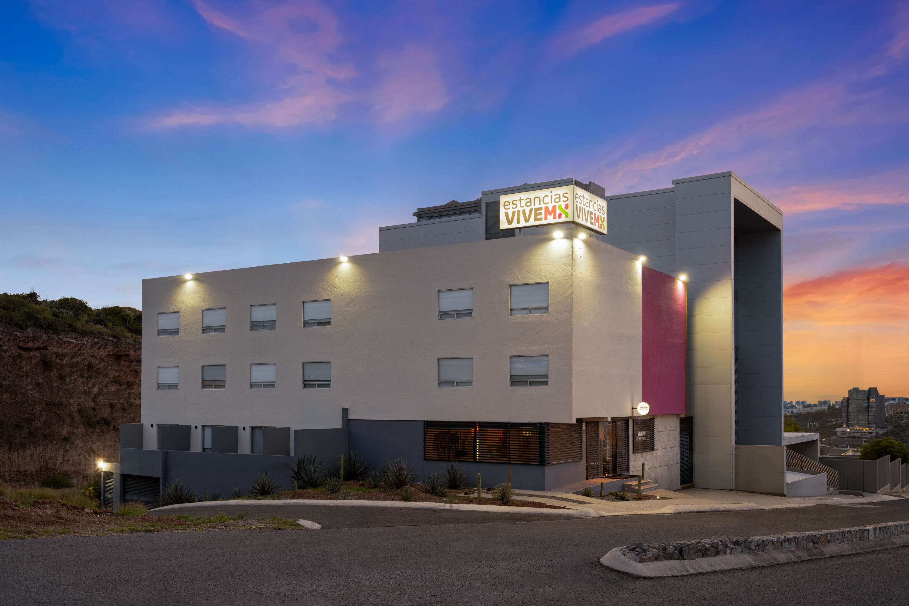 Exterior Dusk Image of Hotel VIVE MX el marques Queretaro, Trademark by Wyndham hotel in Santiago de Queretaro, Other than US/Canada