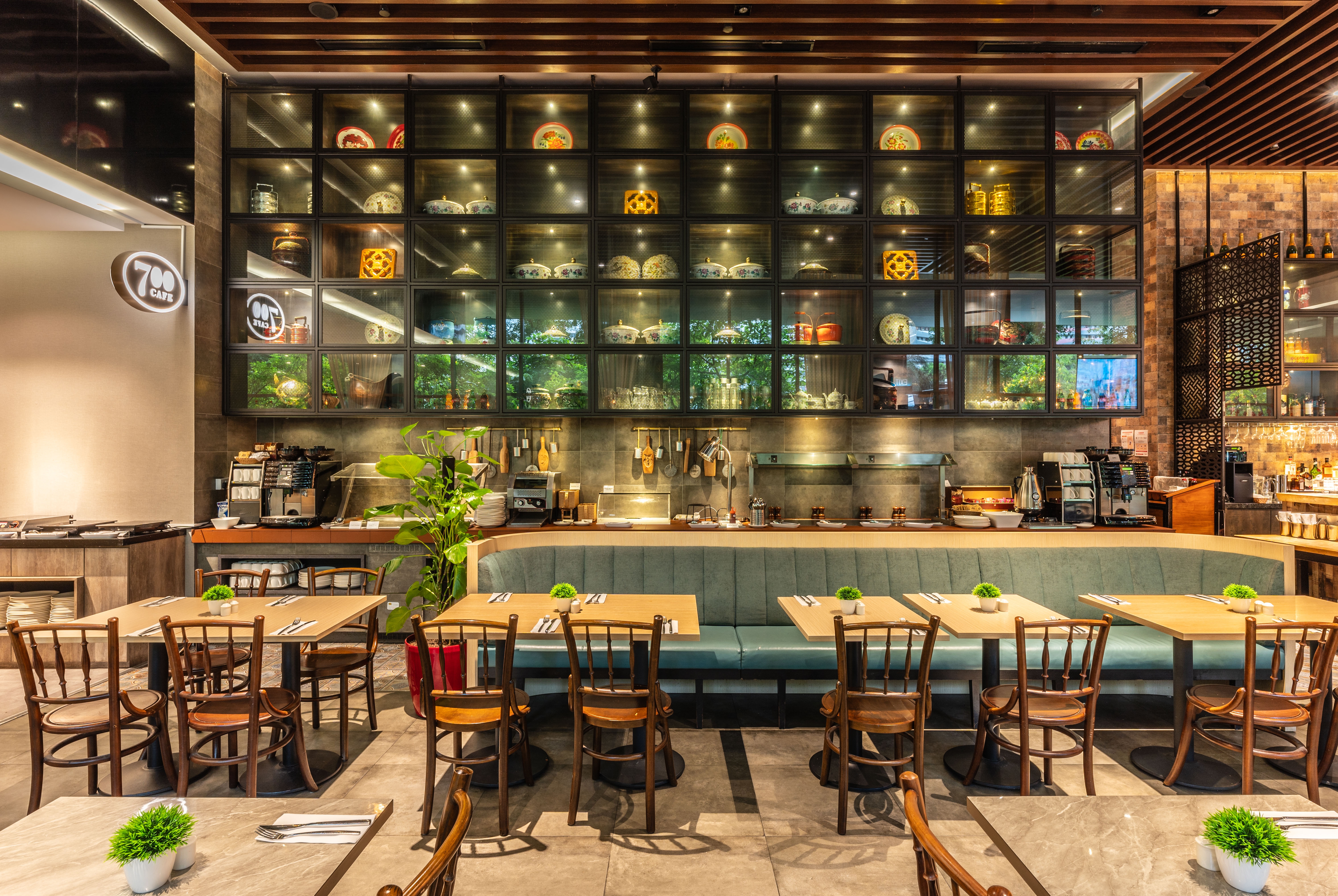 Hotel Traveltine Downtown Singapore, Trademark Collection cafe in Singapore, Other than US/Canada