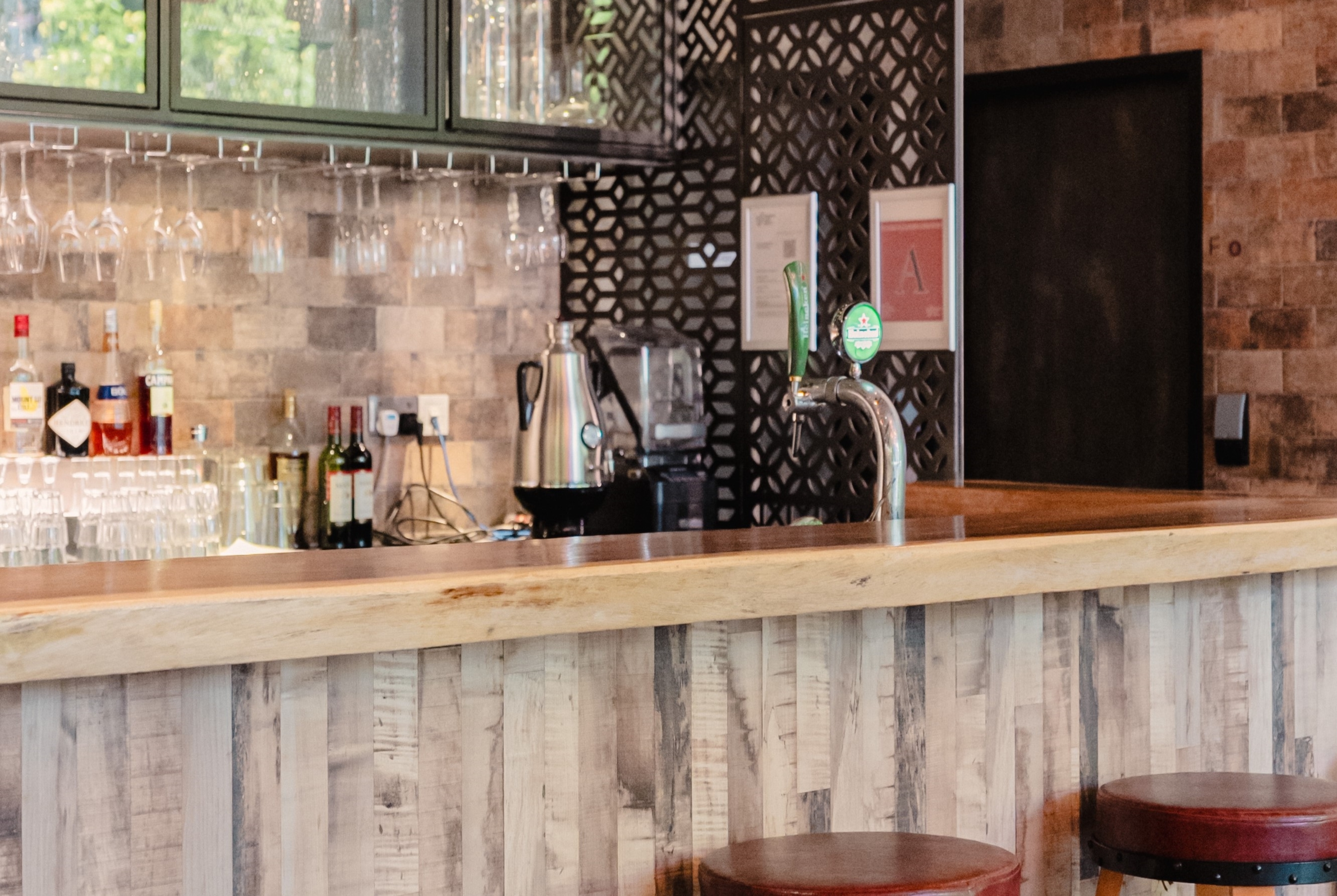 Hotel Traveltine Downtown Singapore, Trademark Collection cafe in Singapore, Other than US/Canada