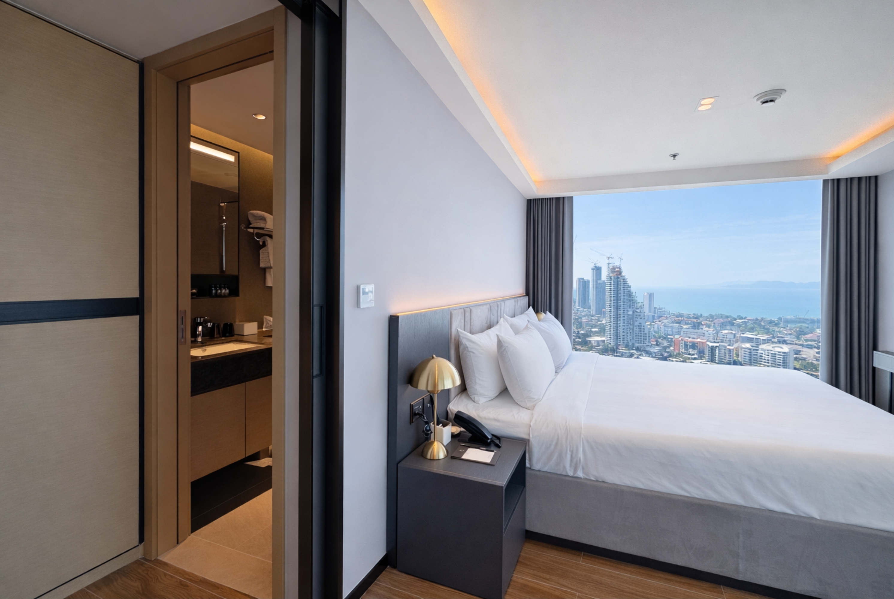 Beverly Mountain Bay, Trademark Collection by Wyndham suite in Pattaya, Other than US/Canada