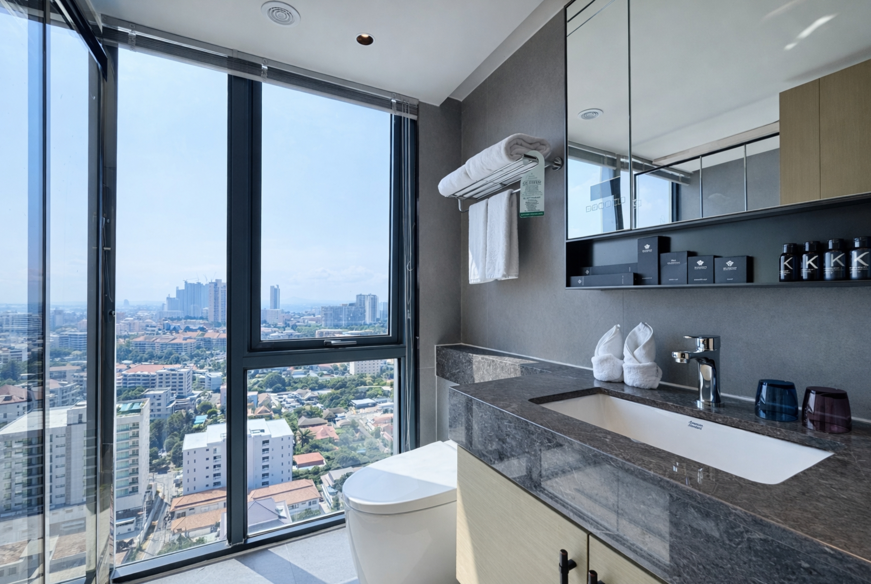 Beverly Mountain Bay, Trademark Collection by Wyndham suite in Pattaya, Other than US/Canada