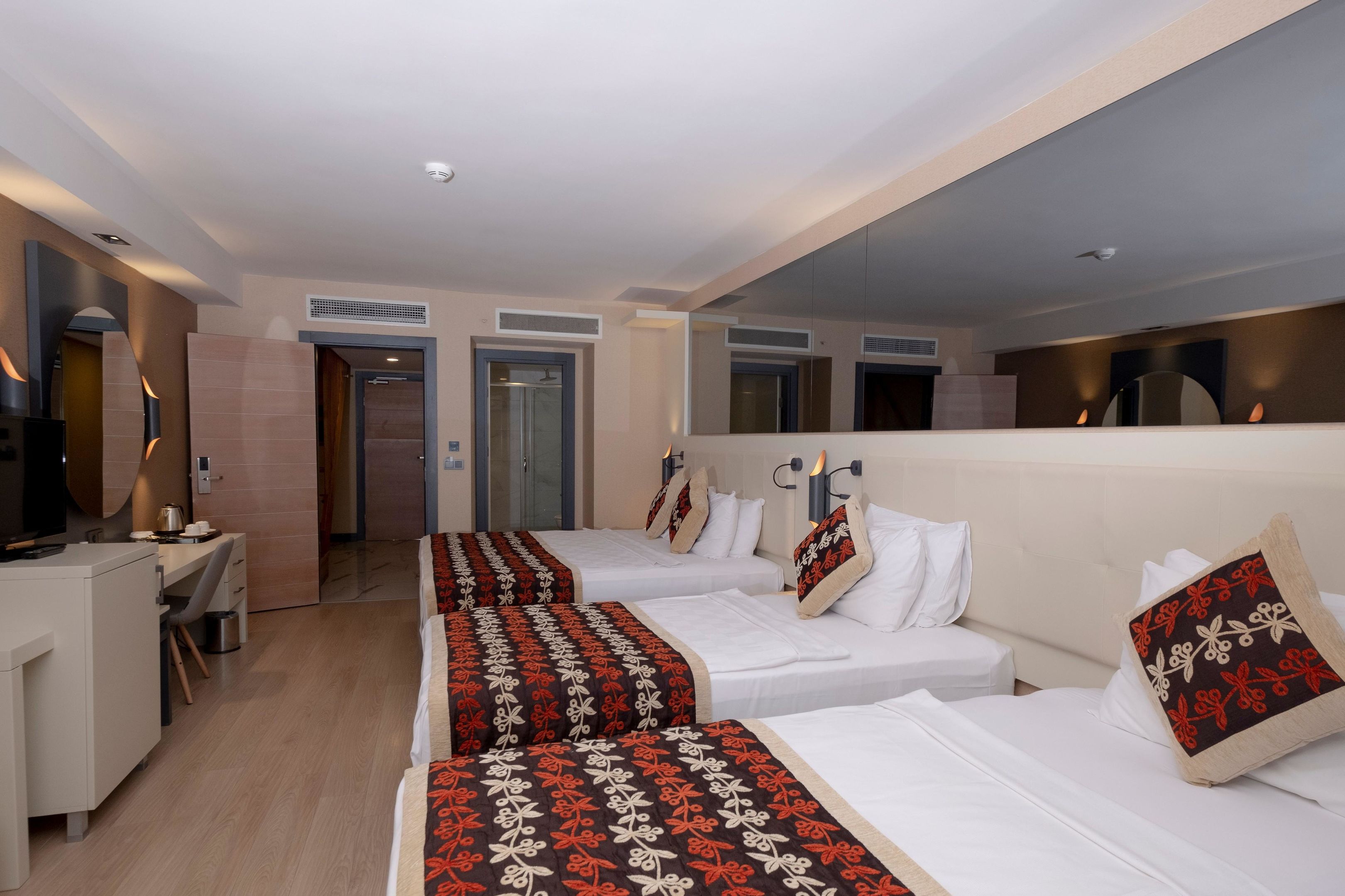 Long Beach Alanya, Trademark Collection by Wyndham suite in Alanya, Other than US/Canada