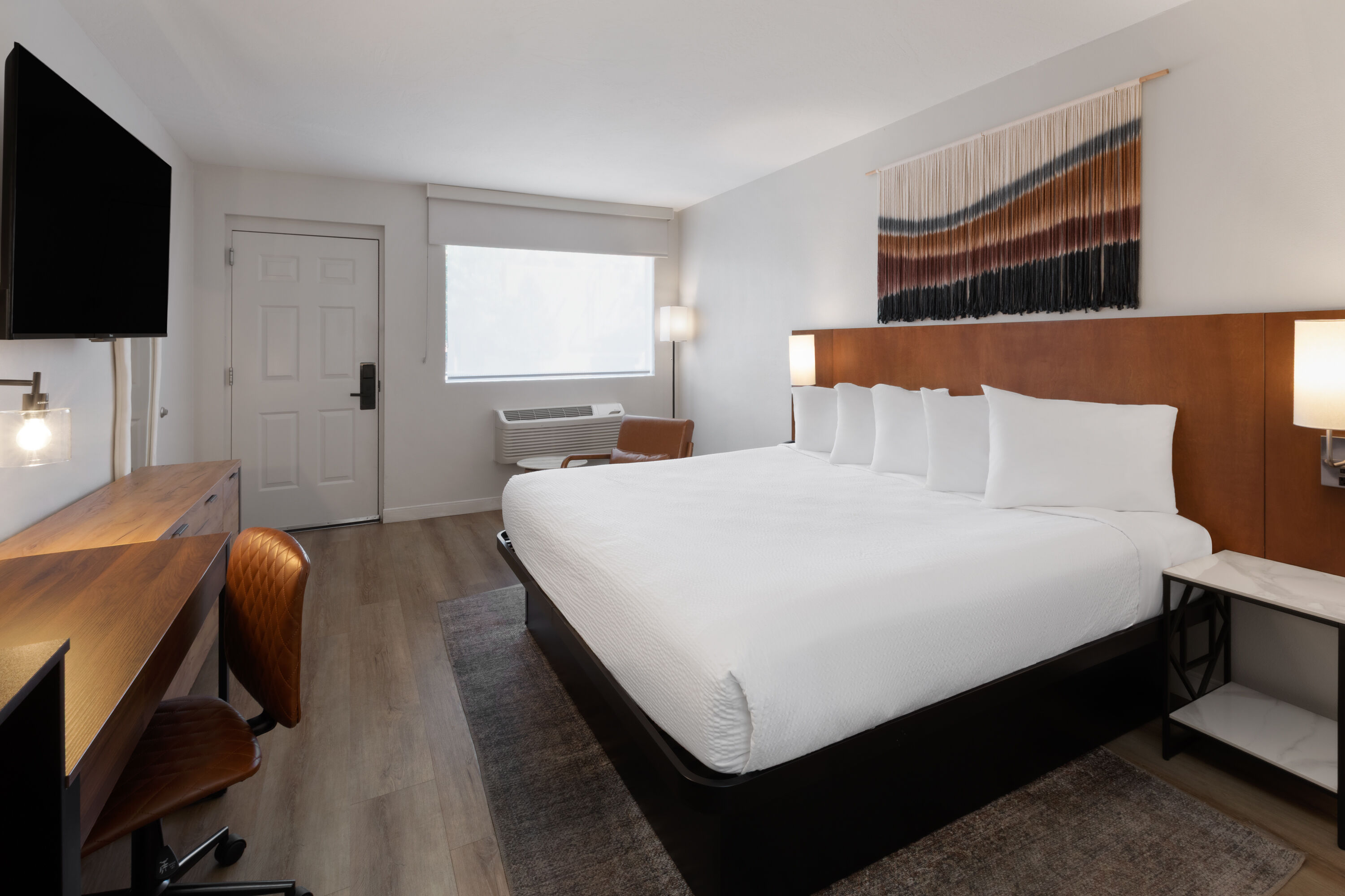 Guest room at the Kokopelli Inn Sedona, Trademark Collection by Wyndham in Sedona, Arizona