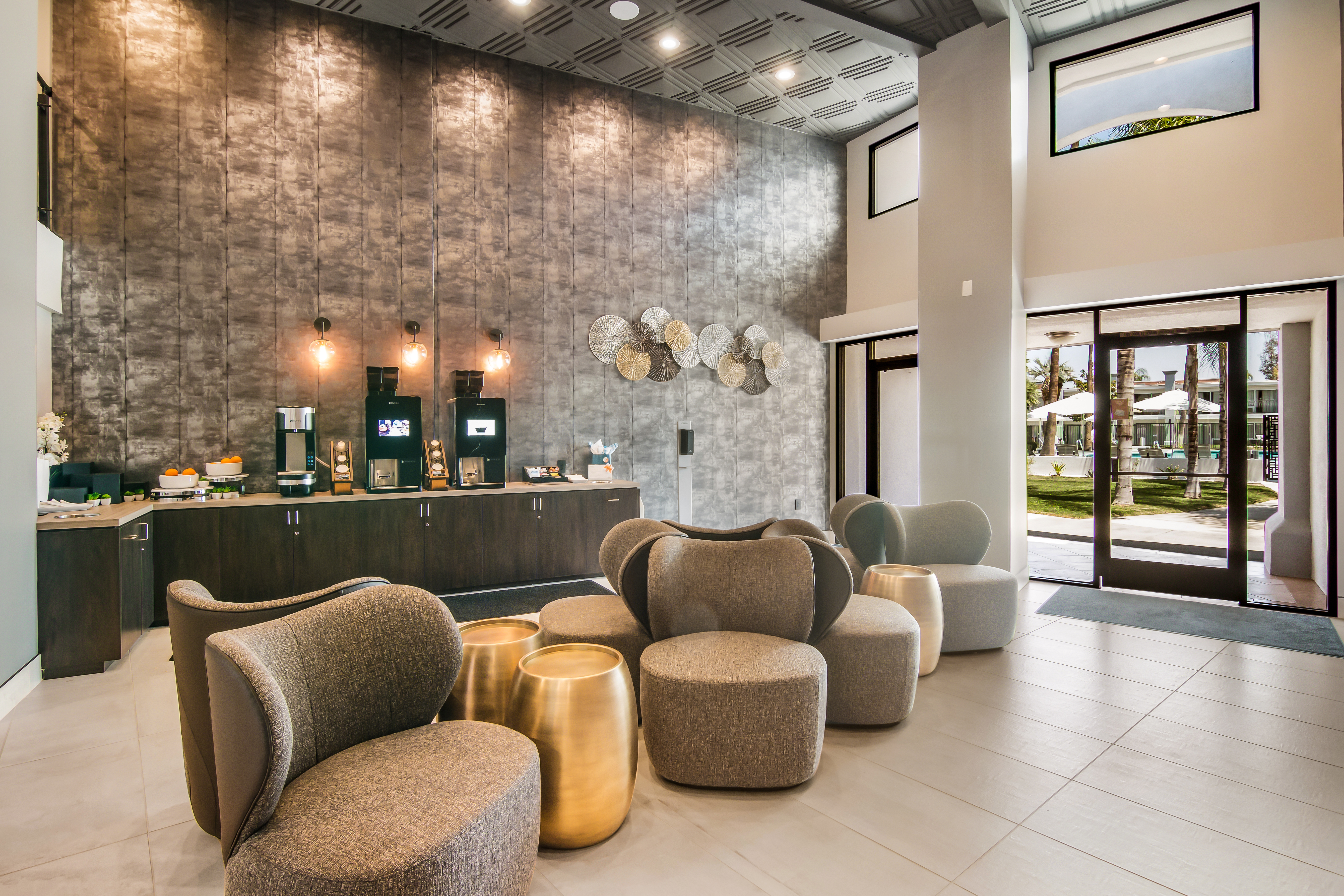 Hourglass Hotel, Trademark Collection by Wyndham restaurant breakfast area with seating in Bakersfield, California