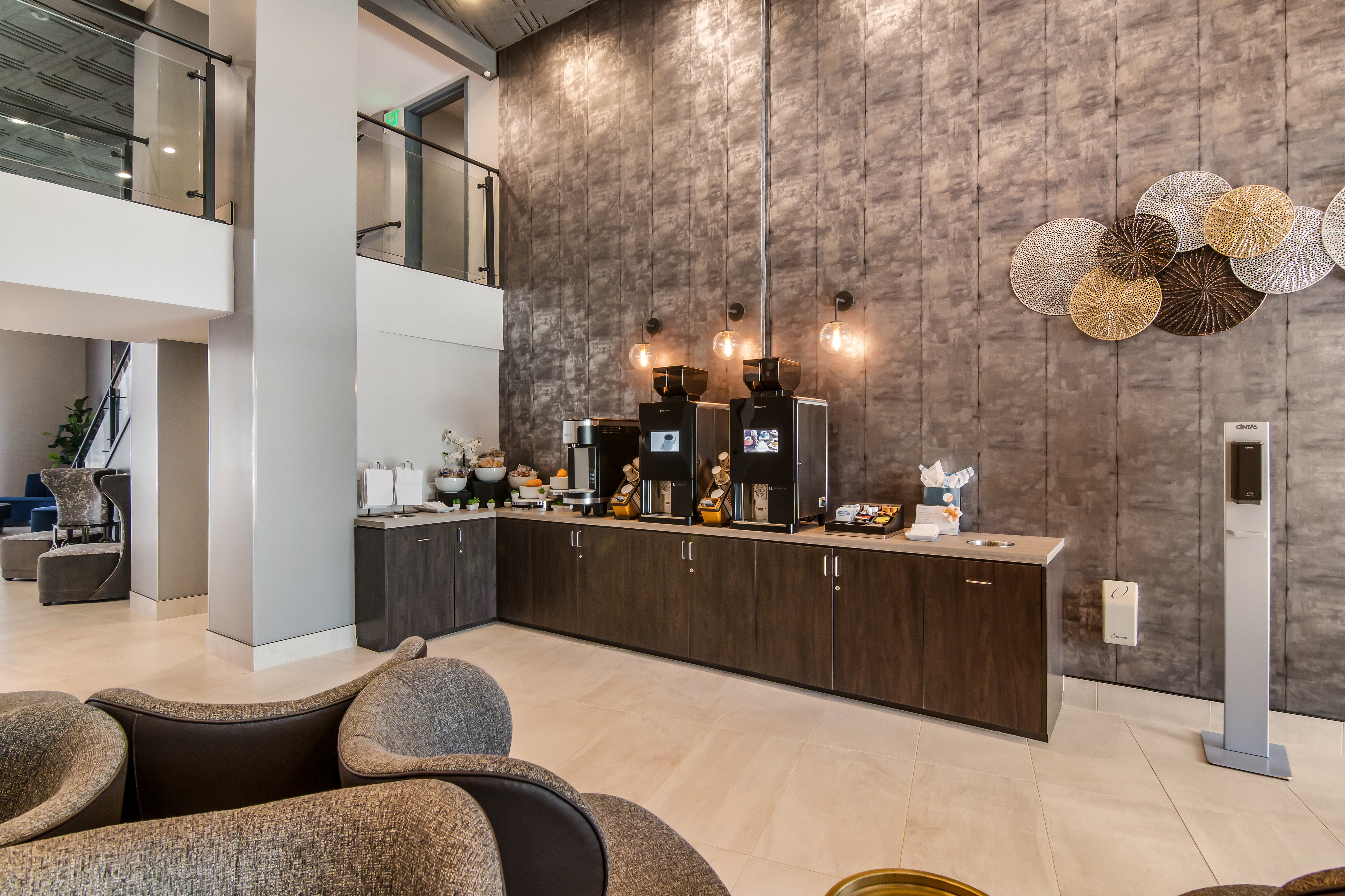 Hourglass Hotel, Trademark Collection by Wyndham restaurant breakfast area with seating in Bakersfield, California