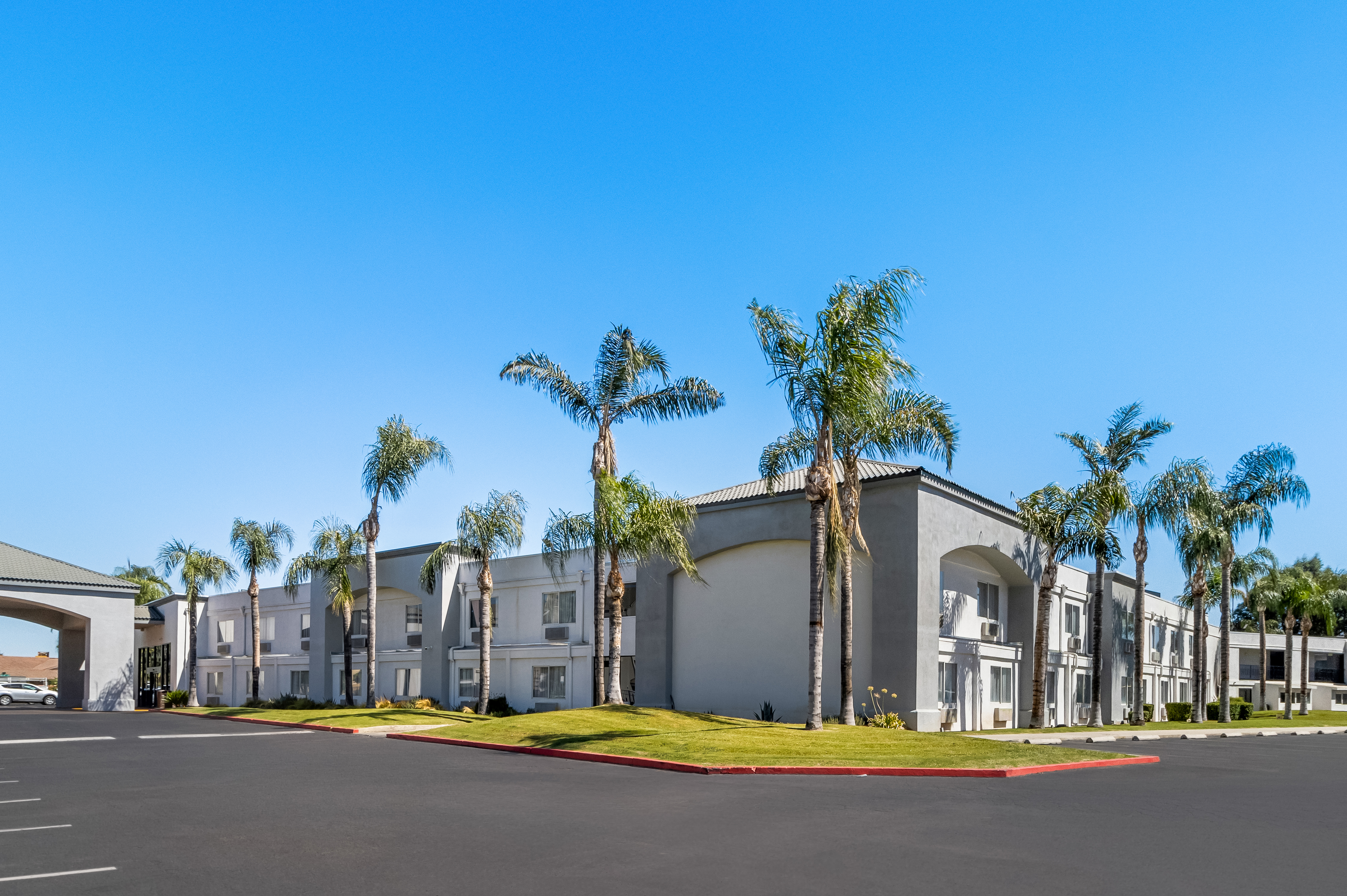 Exterior Day Image of Hourglass Hotel, Trademark Collection by Wyndham hotel in Bakersfield, California